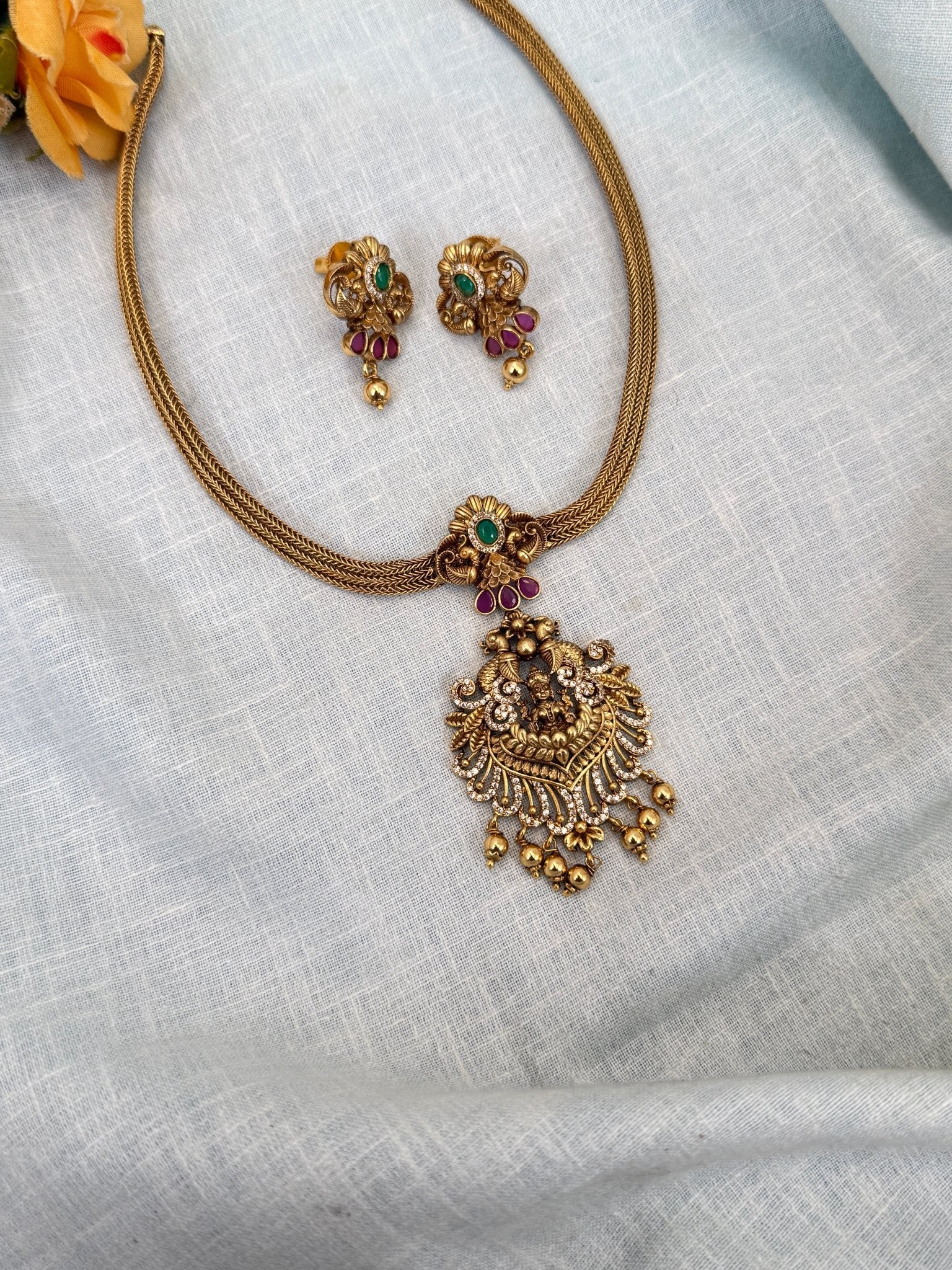 Royal Antique Pendant Short Necklace Set 0312 - Mahilas