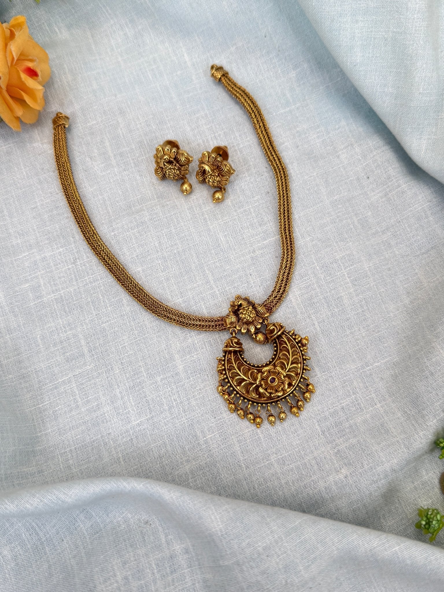 Royal Antique Pendant Short Necklace Set 0315 - Mahilas