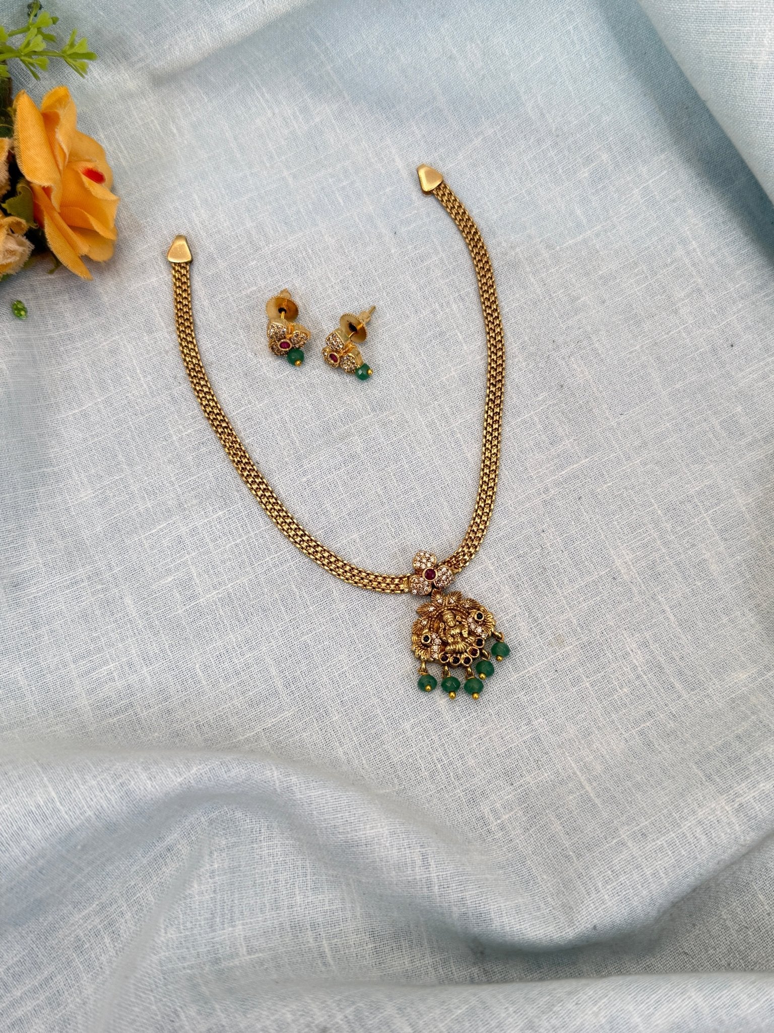 Royal Antique Pendant Short Necklace Set 0318 - Mahilas
