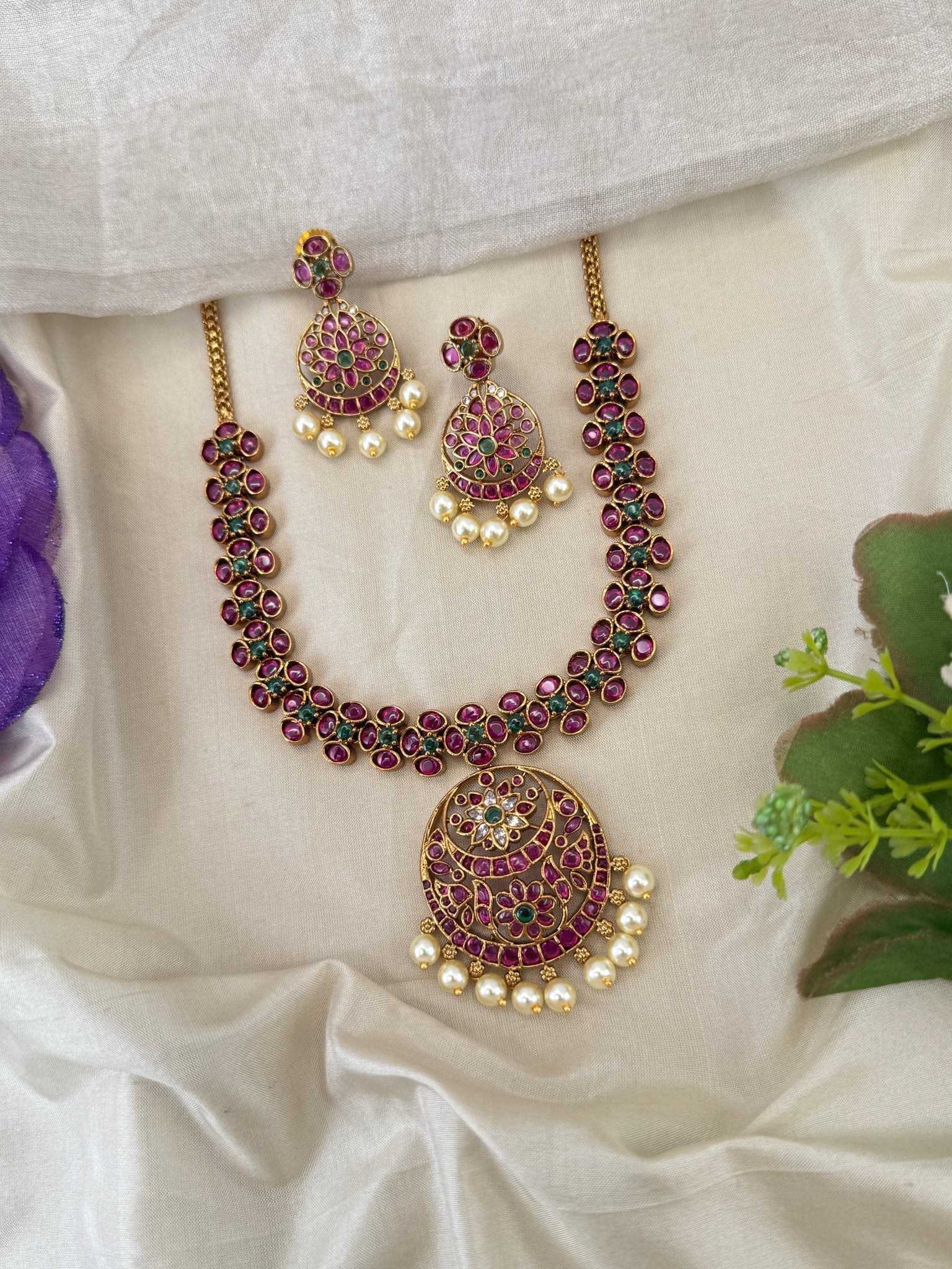 Royal Antique Pendant Short Necklace Set 1219 - Mahilas