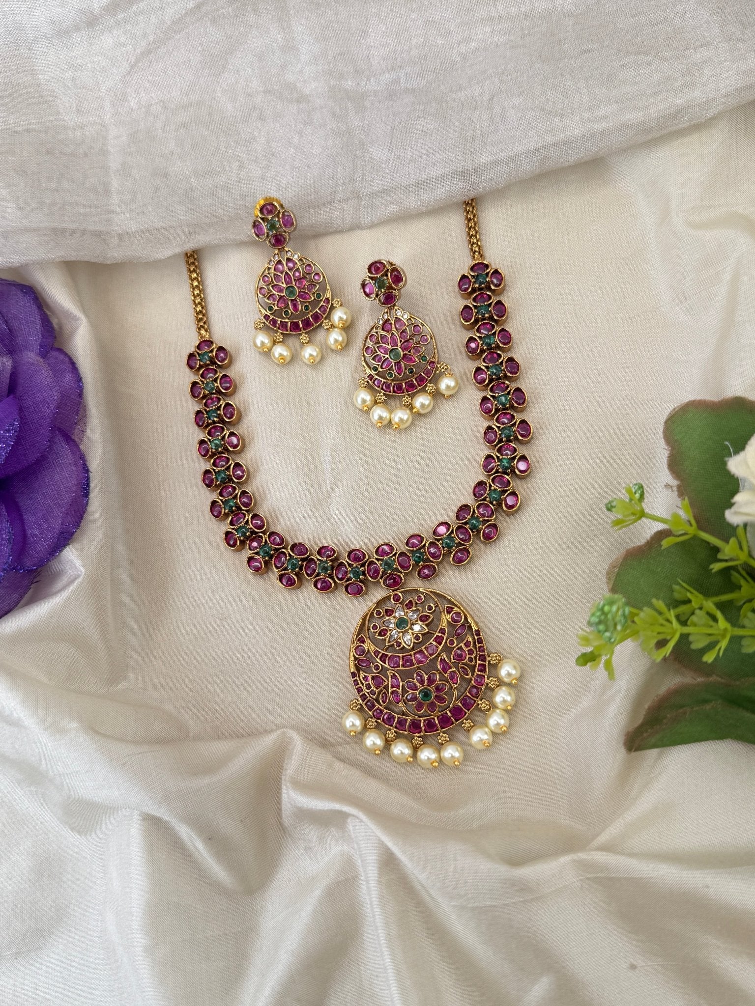 Royal Antique Pendant Short Necklace Set 1219 - Mahilas