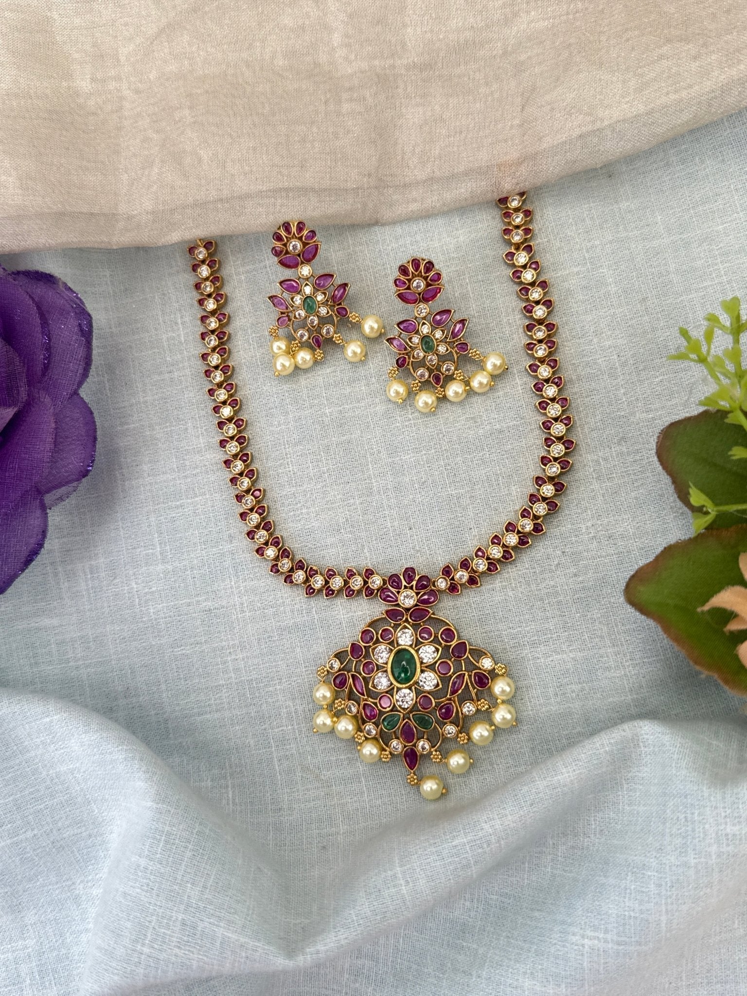 Royal Antique Pendant Short Necklace Set 1224 - Mahilas