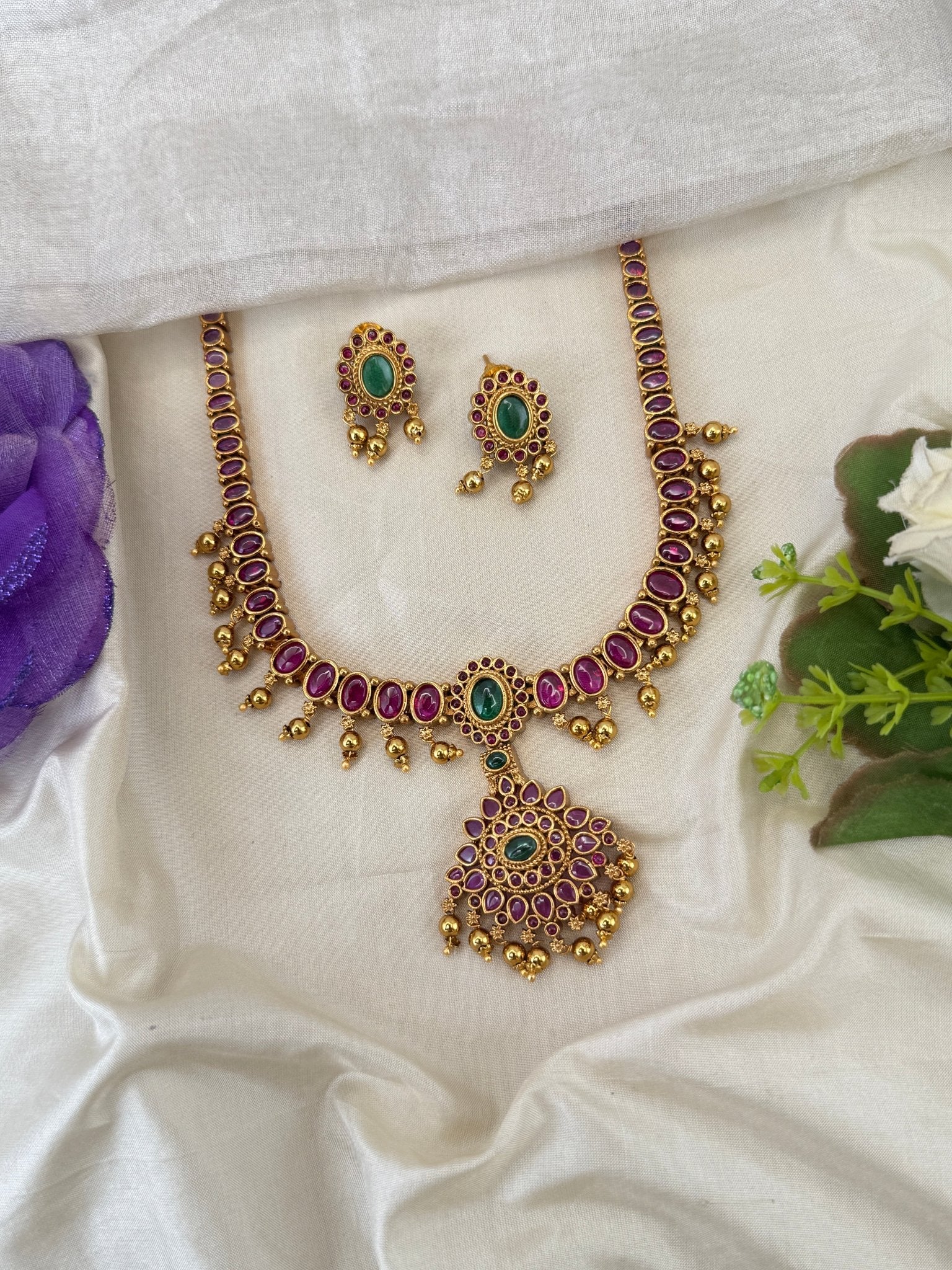 Royal Antique Pendant Short Necklace Set 1232 - Mahilas