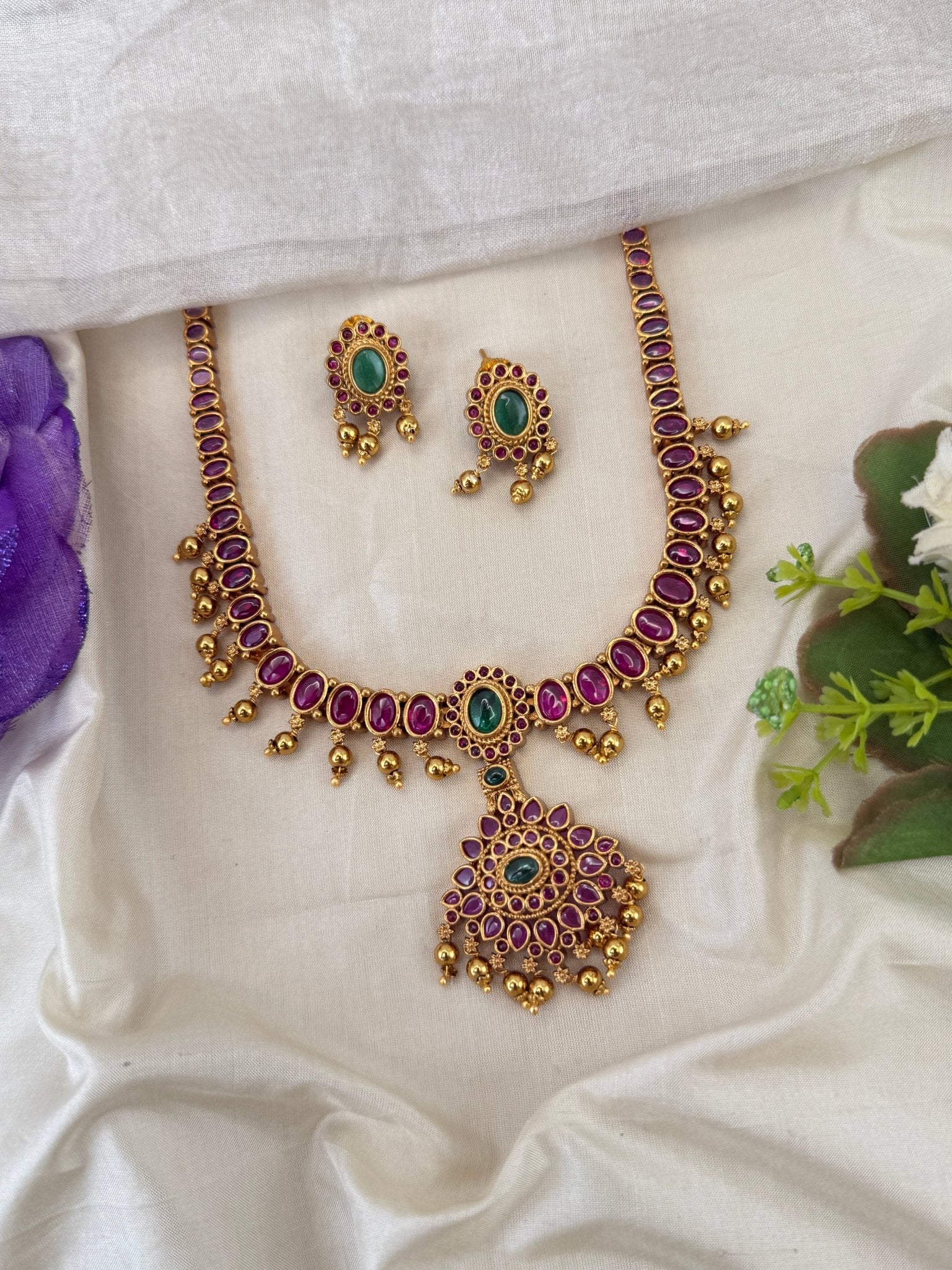 Royal Antique Pendant Short Necklace Set 1232 - Mahilas