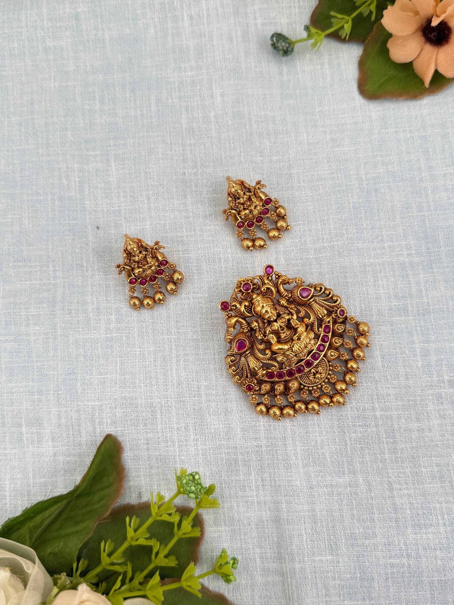 Royal Antique Pendant With Earrings 103 - Mahilas