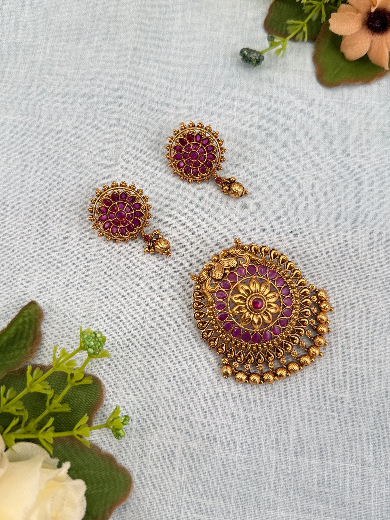 Royal Antique Pendant With Earrings 109 - Mahilas