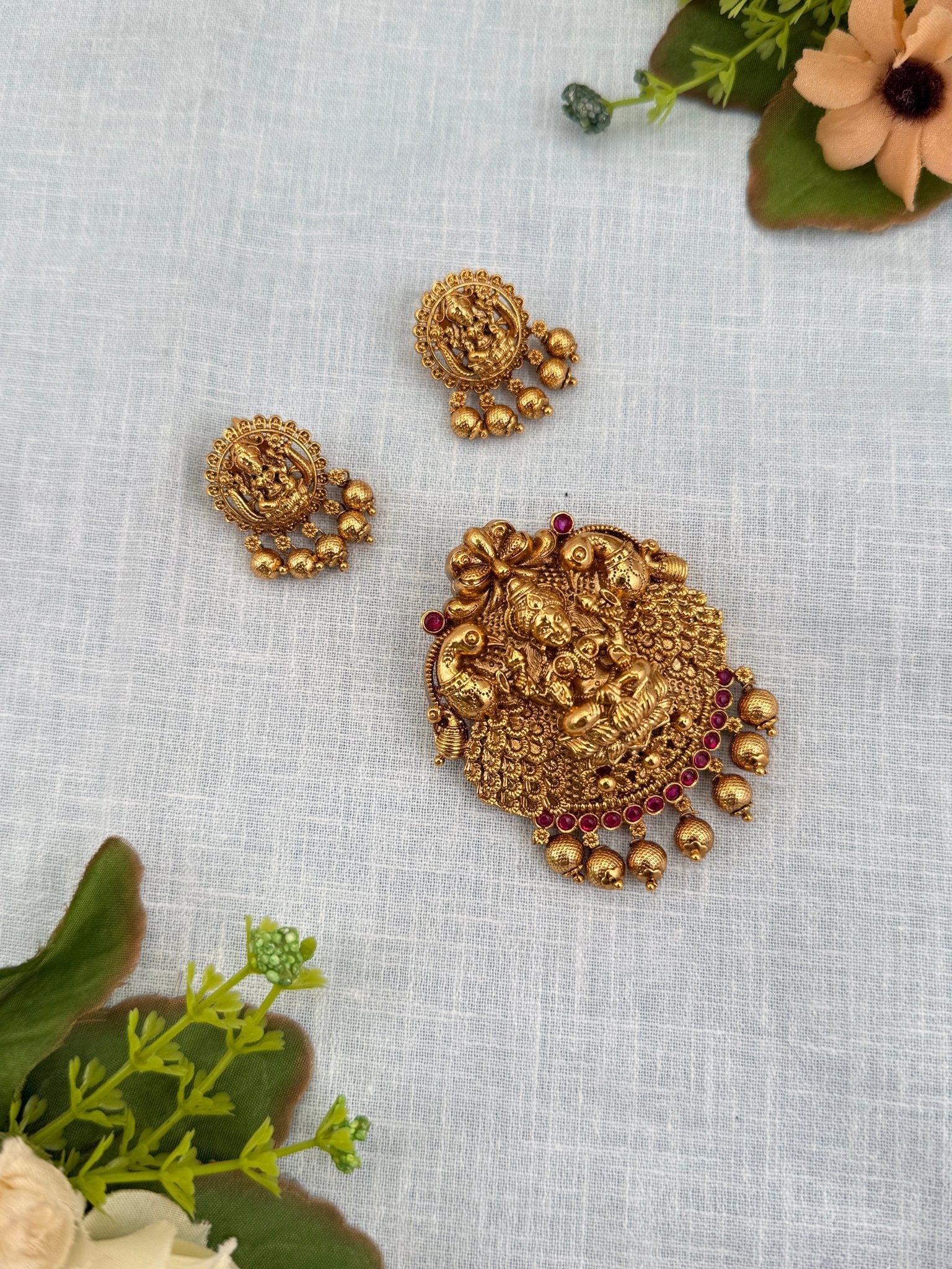 Royal Antique Pendant With Earrings 110 - Mahilas