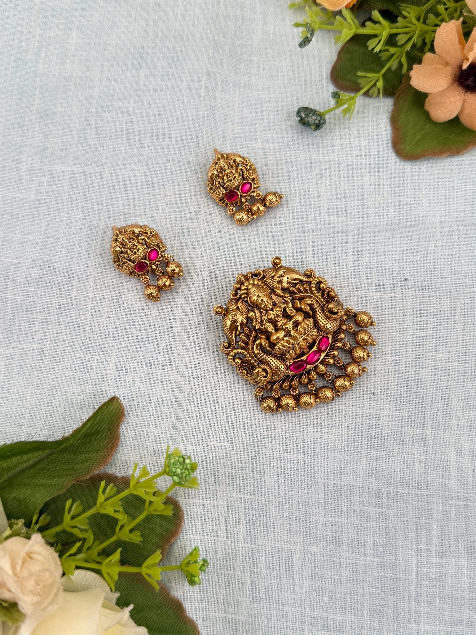 Royal Antique Pendant With Earrings 111 - Mahilas