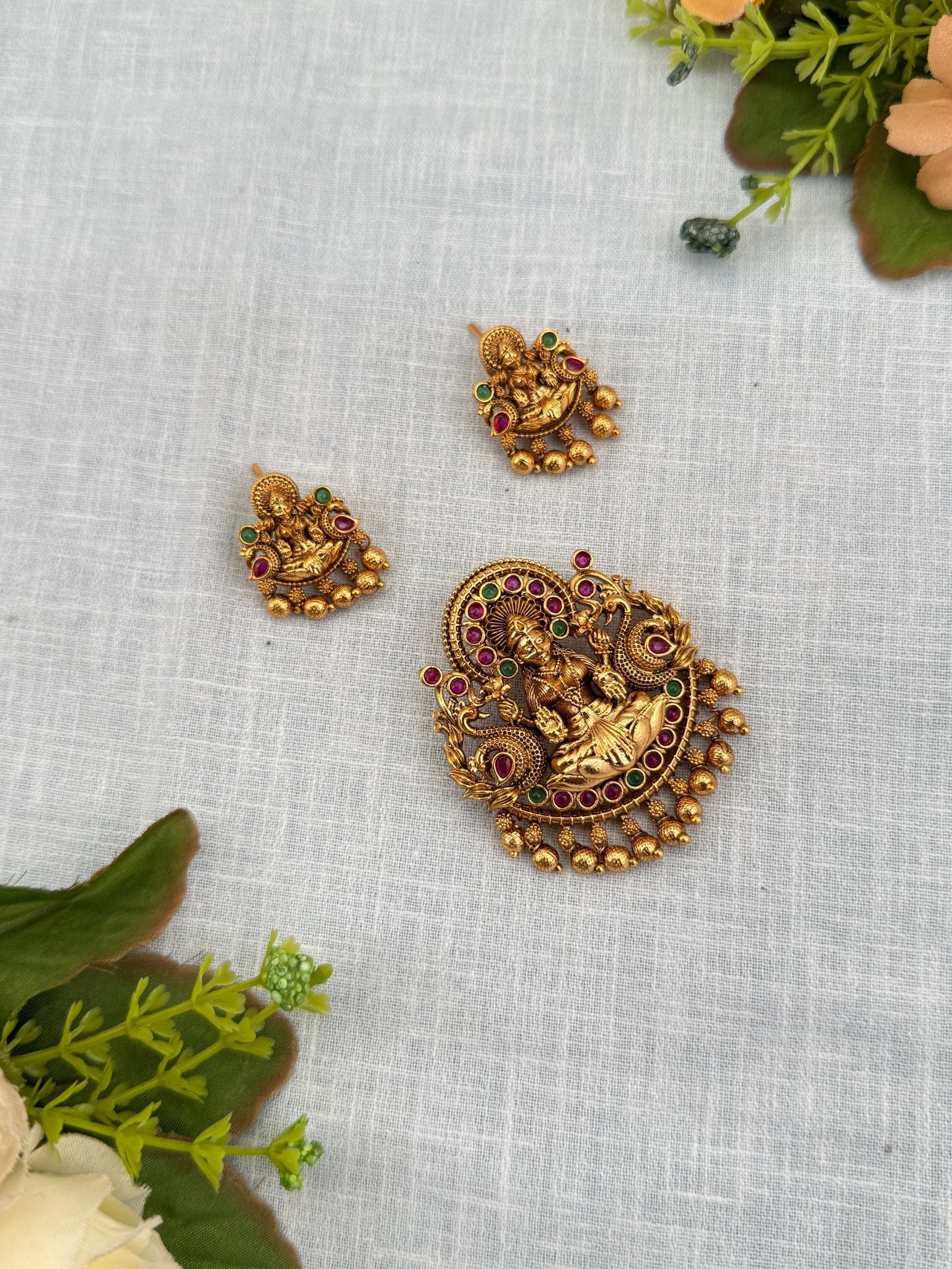 Royal Antique Pendant With Earrings 115 - Mahilas