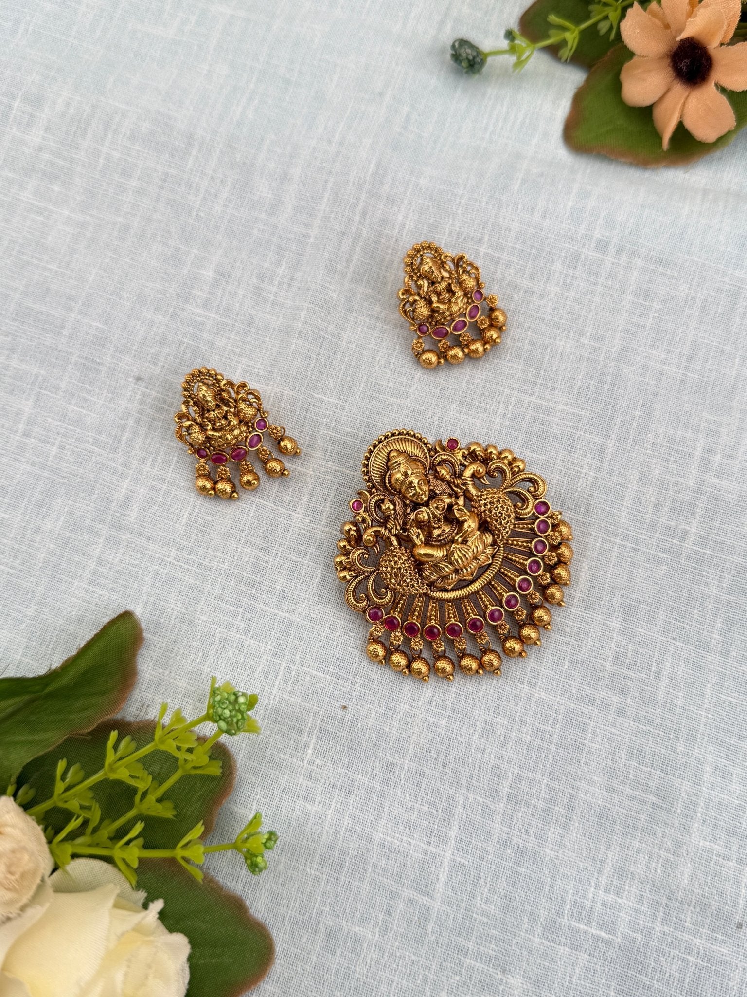 Royal Antique Pendant With Earrings 121 - Mahilas