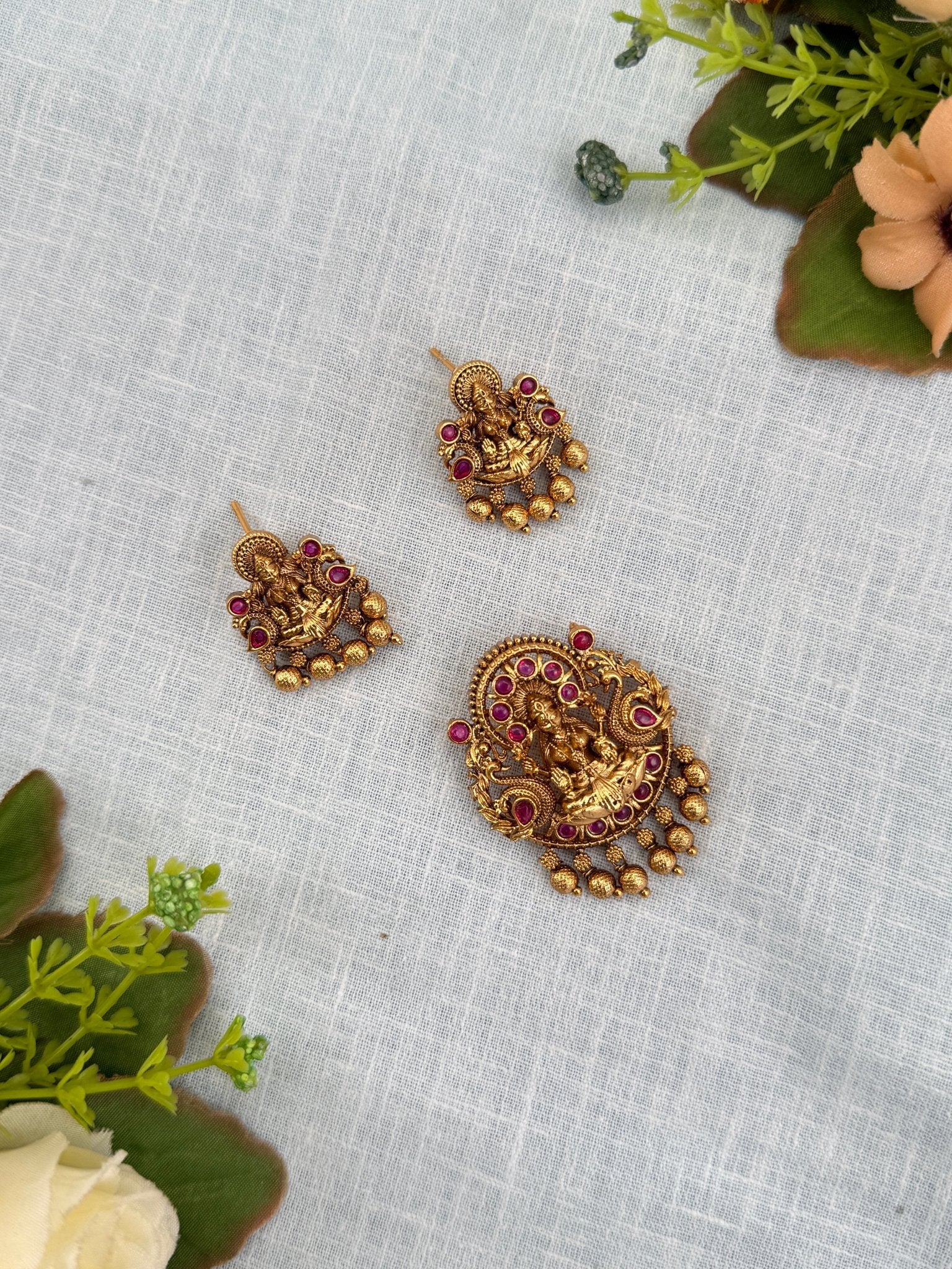 Royal Antique Pendant With Earrings 122 - Mahilas