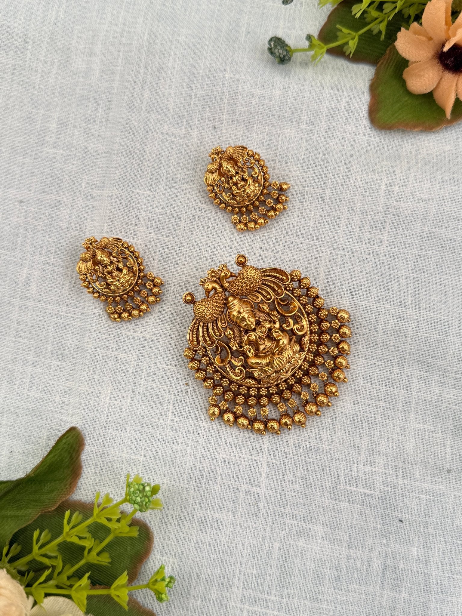 Royal Antique Pendant With Earrings 123 - Mahilas