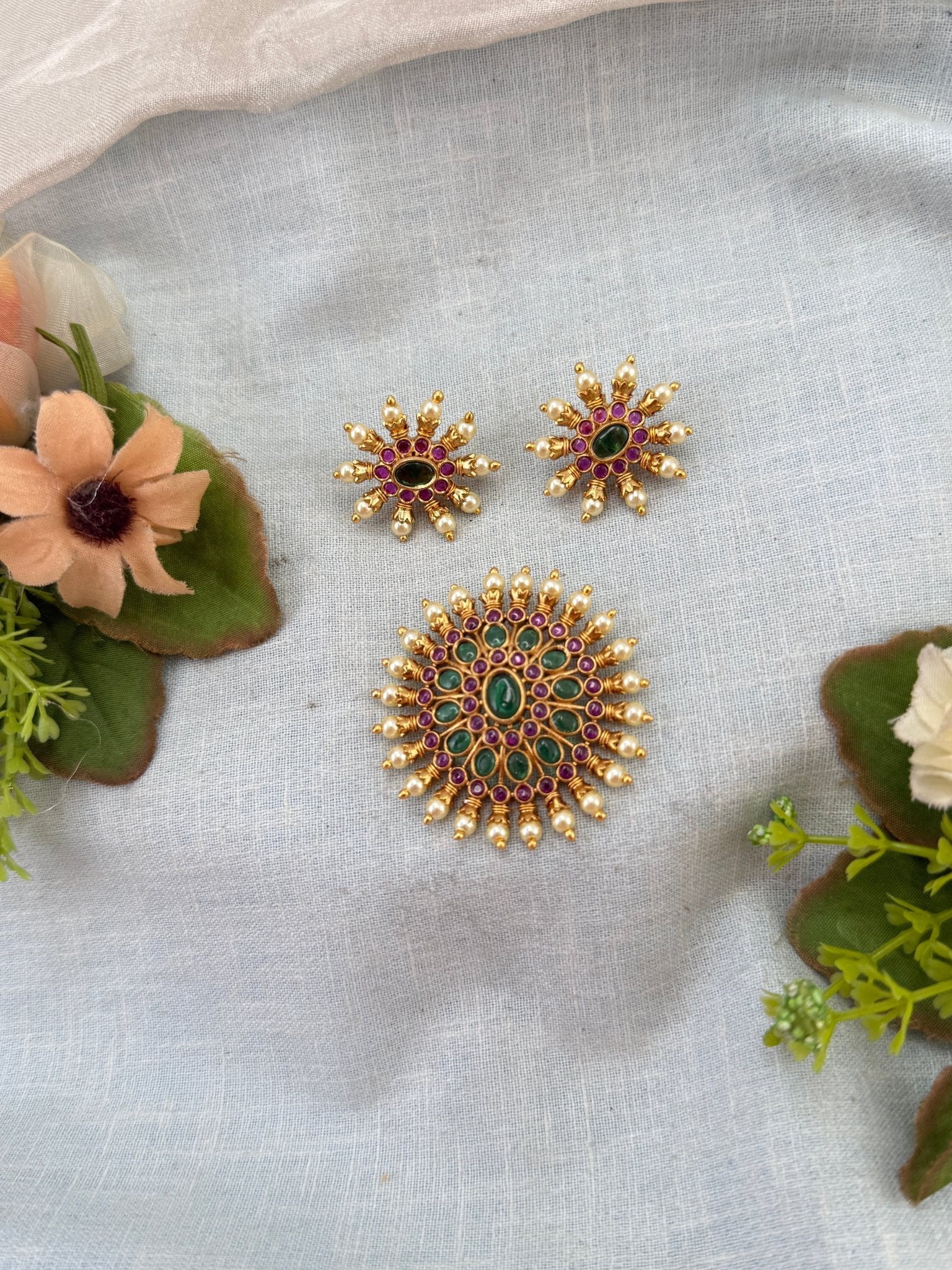 Royal Antique Pendant with Earrings Set 328 - Mahilas