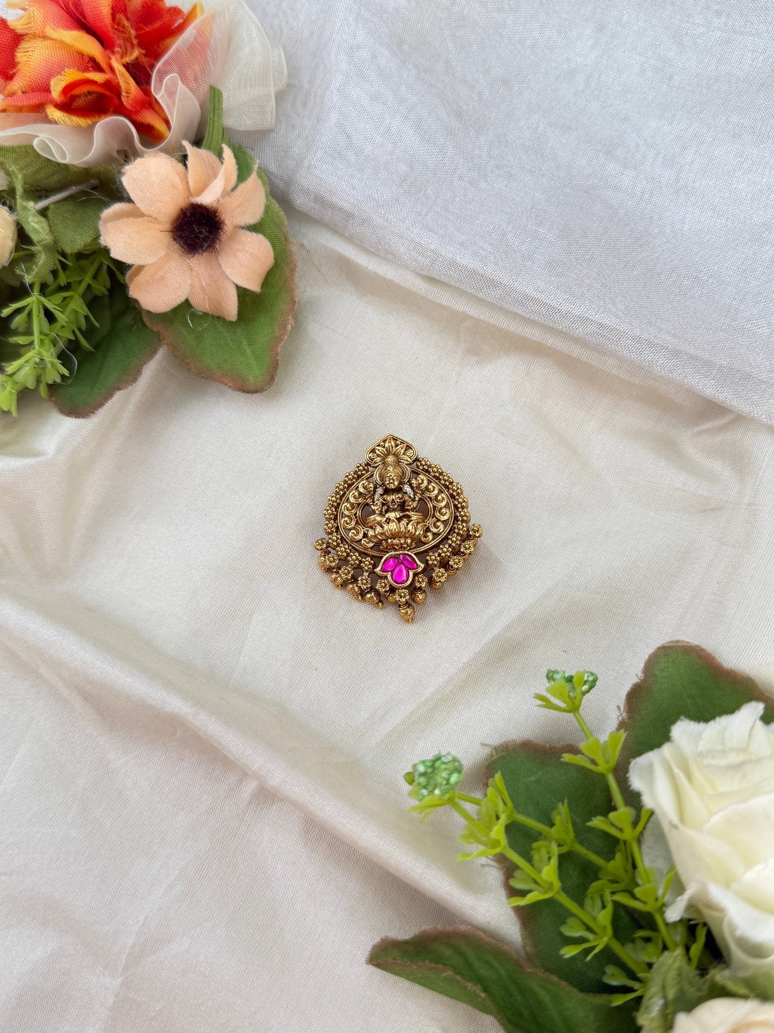 Royal Antique Saree Pin 2055 - Mahilas