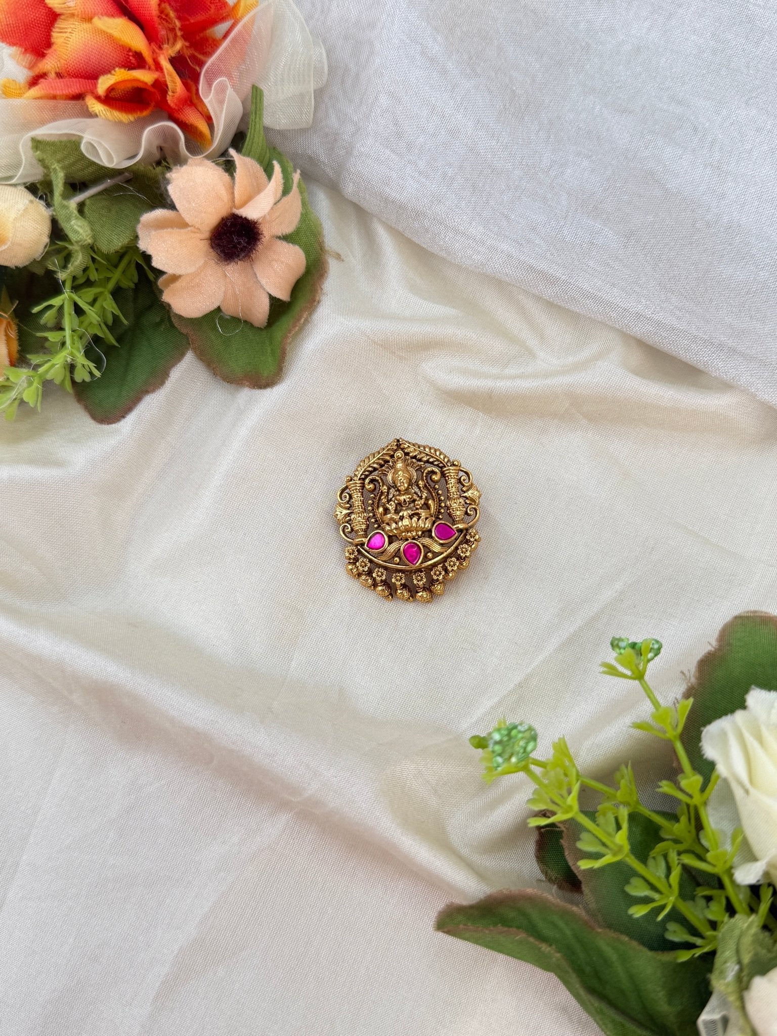 Royal Antique Saree Pin 2066 - Mahilas