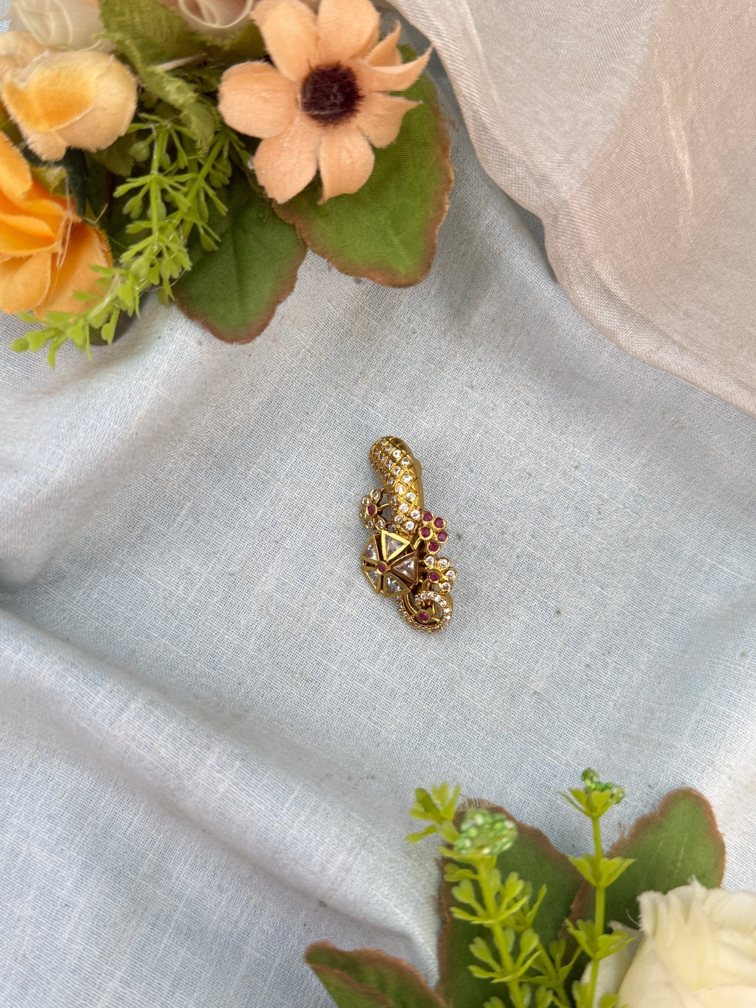 Royal Antique Saree Pin 2076 - Mahilas