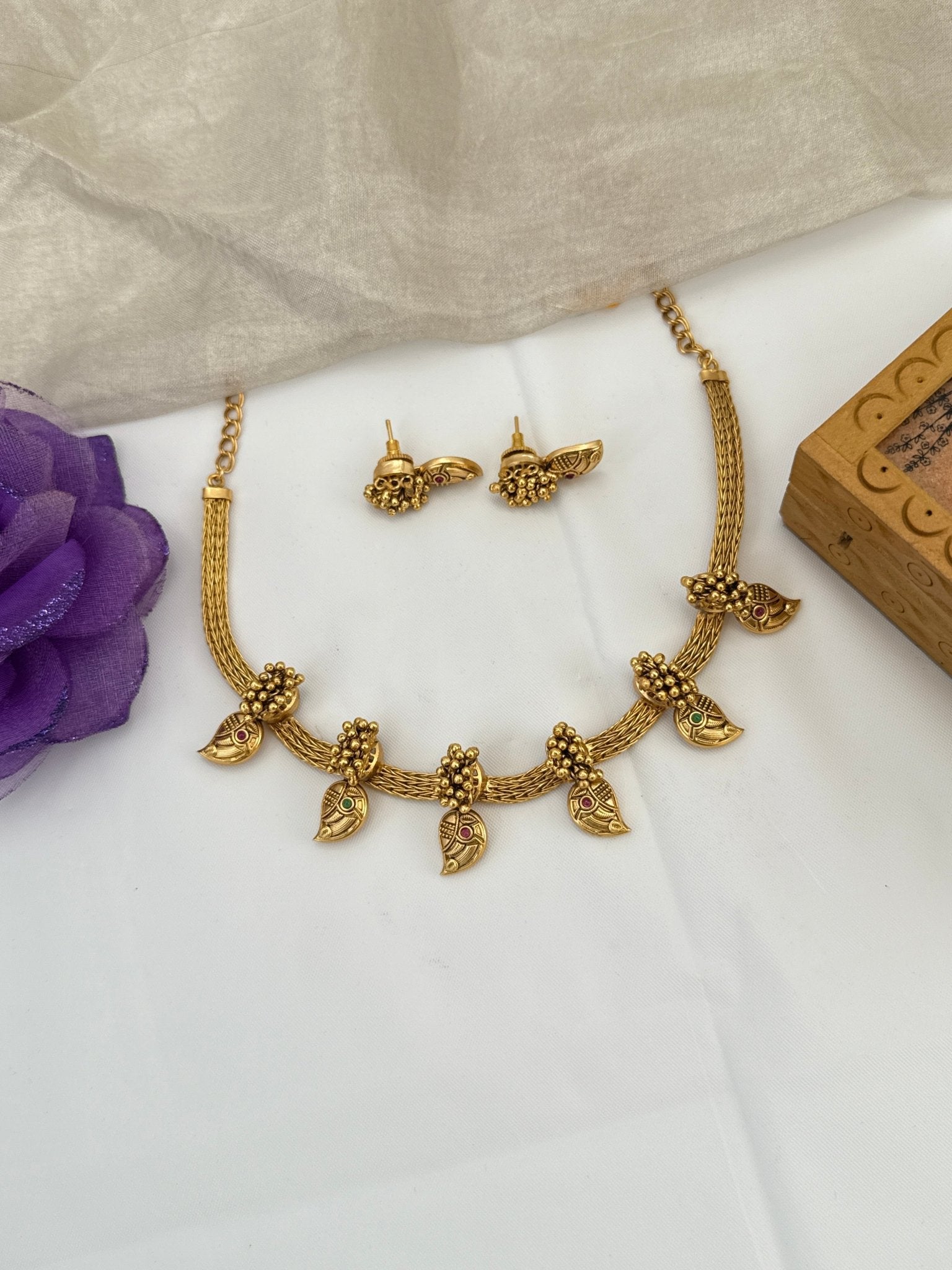 Royal Antique Short Choker Necklace Set 1033 - Mahilas