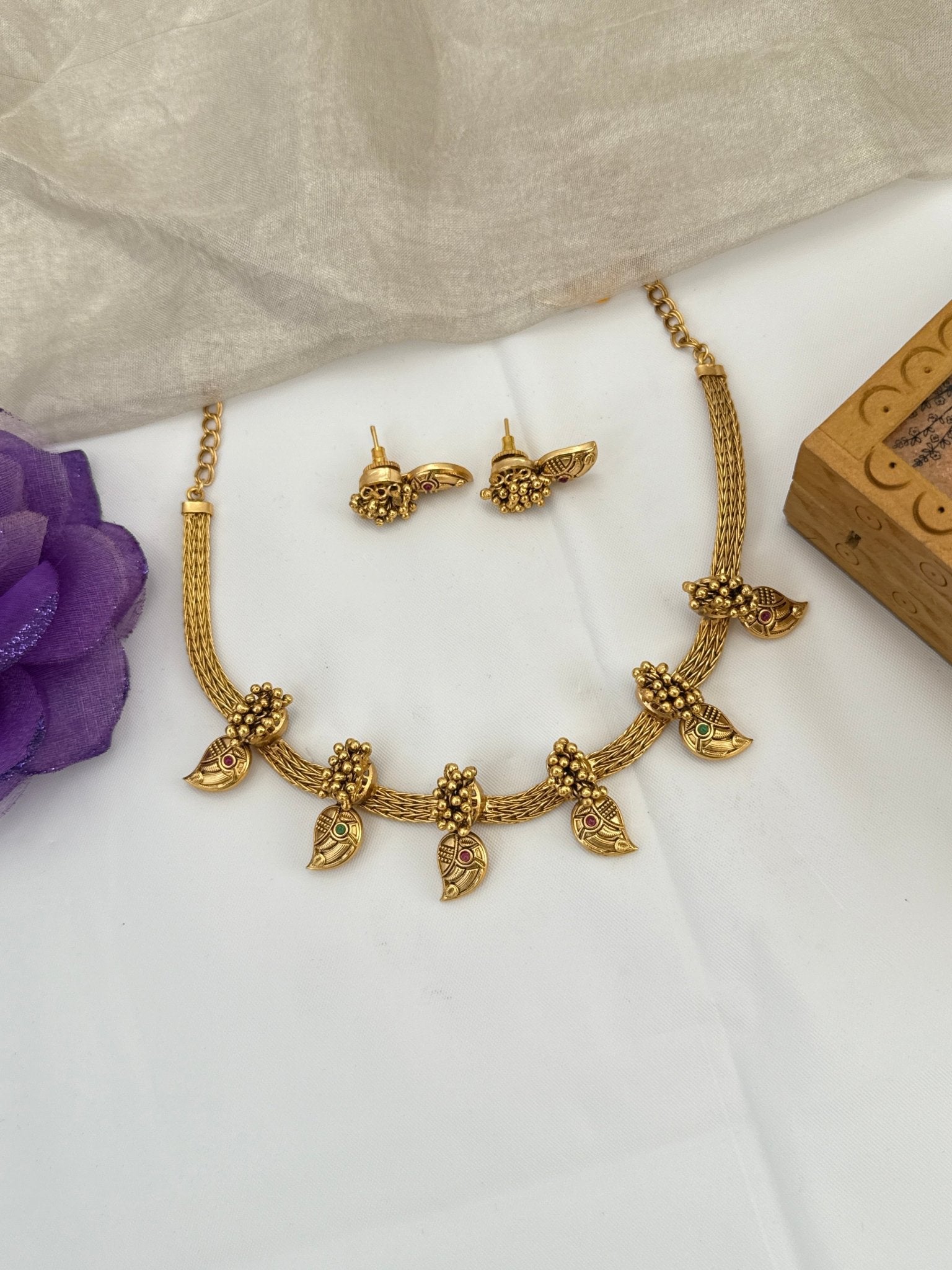 Royal Antique Short Choker Necklace Set 1033 - Mahilas