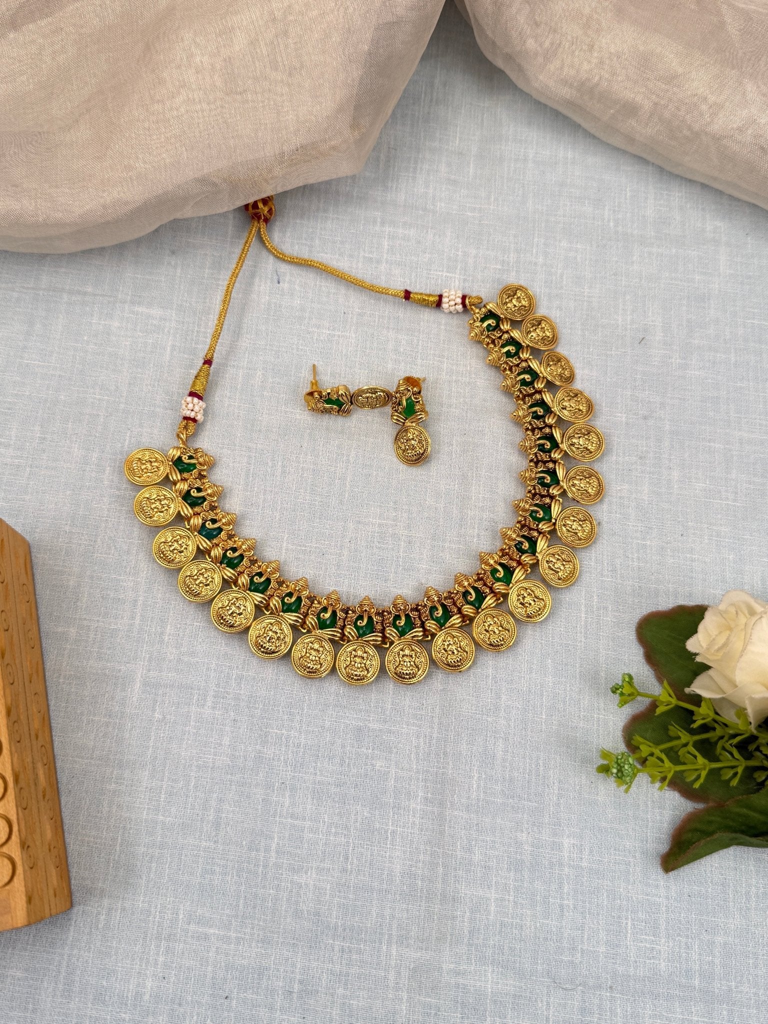 Royal Antique Short Kaasu Necklace Set 734 - Mahilas
