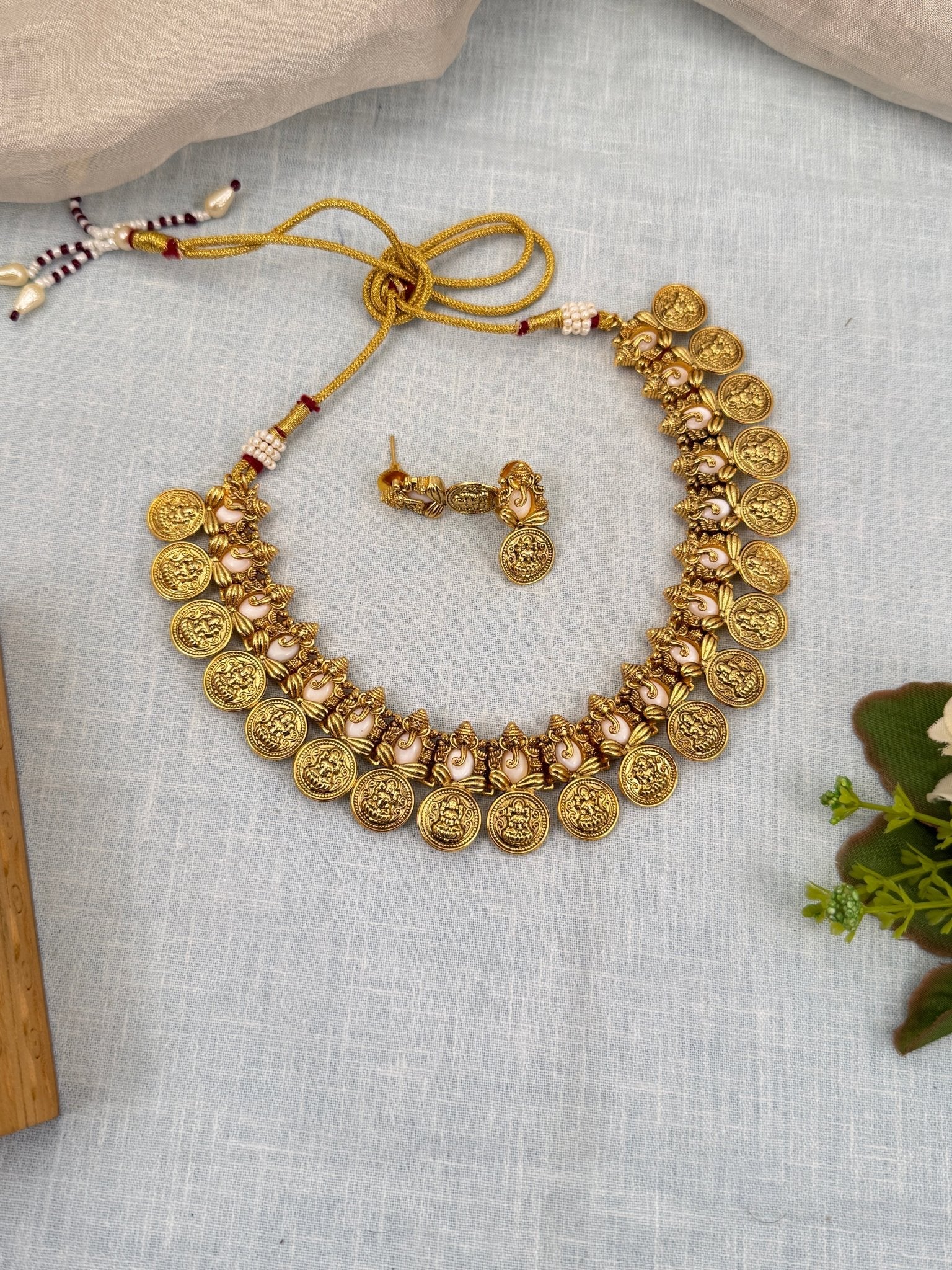 Royal Antique Short Kaasu Necklace Set 736 - Mahilas