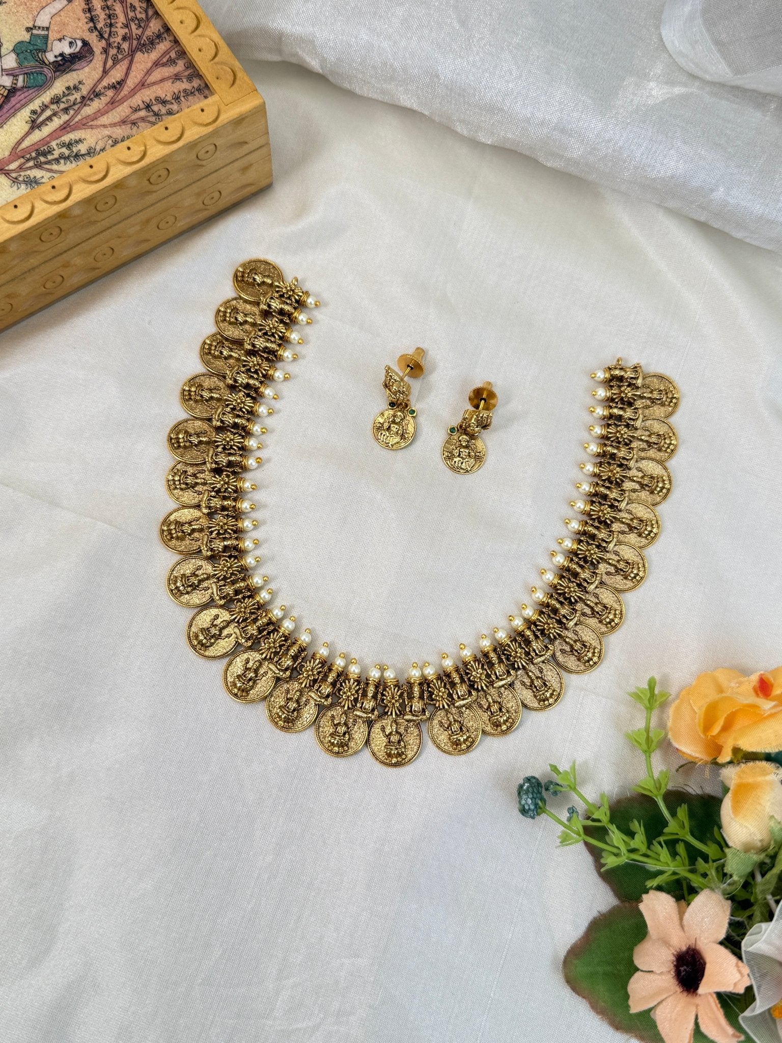 Royal Antique Short Kaasu Necklace Set 842 - Mahilas