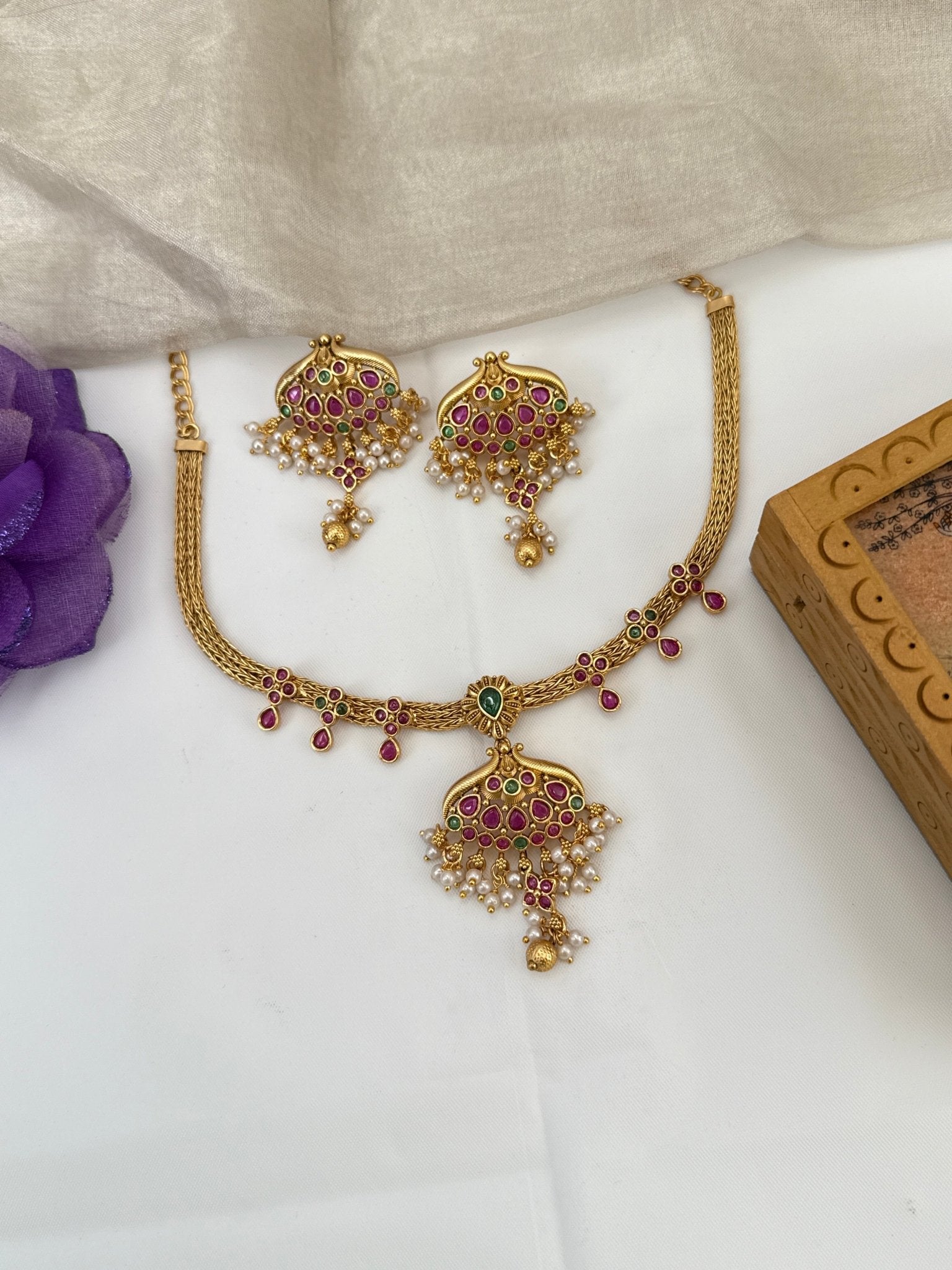 Royal Antique Short Necklace Set 1028 - Mahilas
