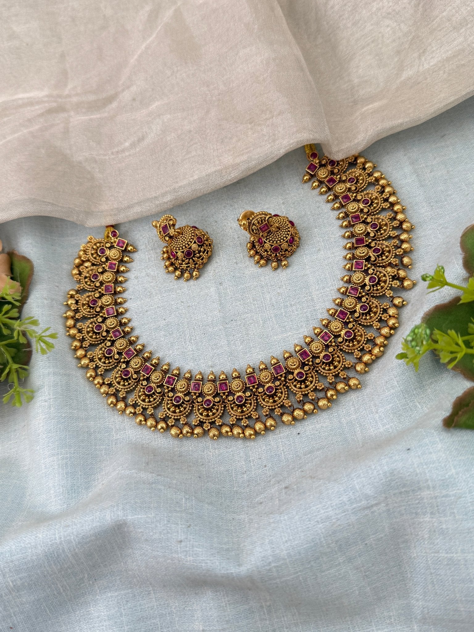 Royal Antique Short Necklace Set 1097 - Mahilas