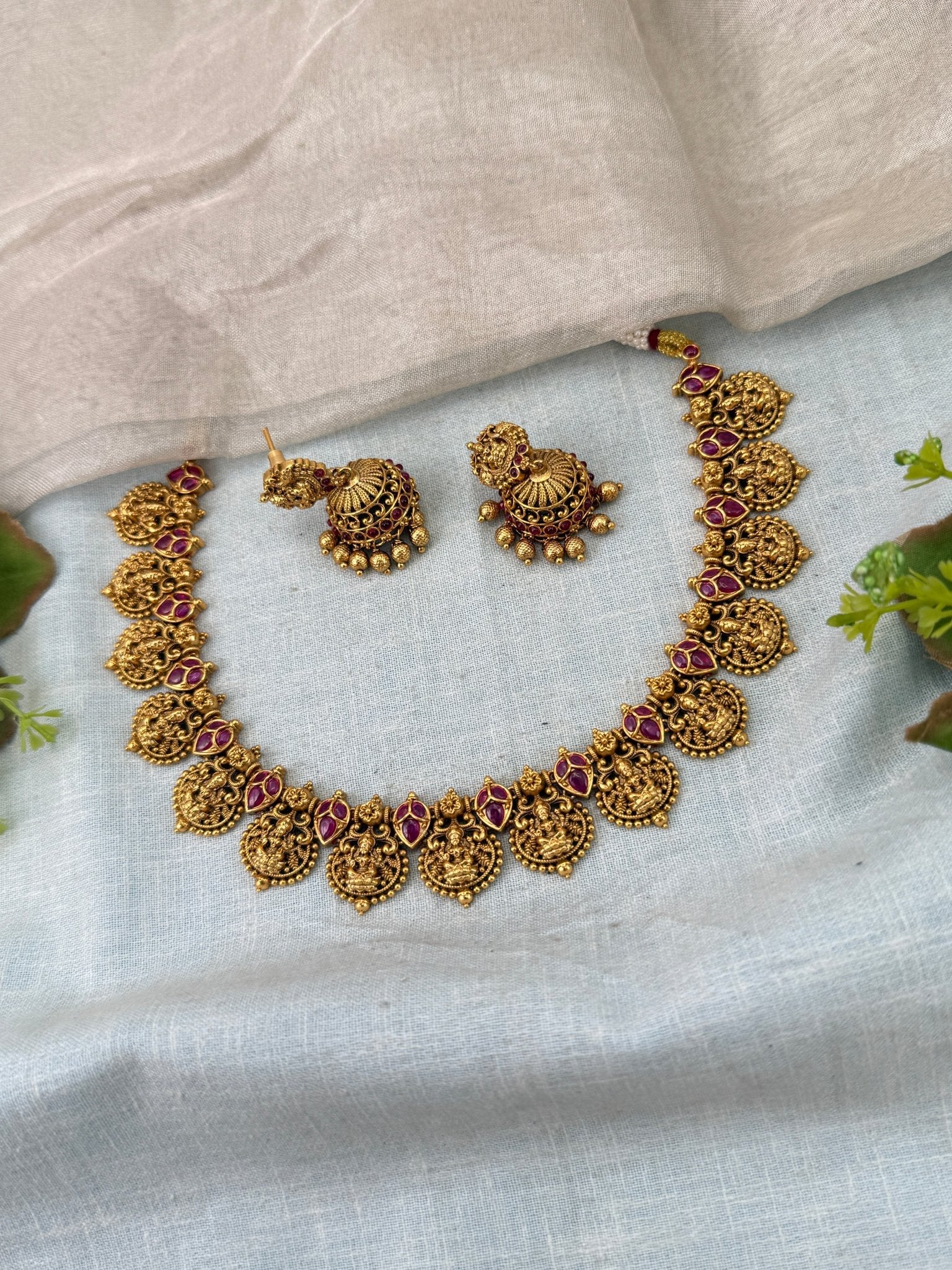Royal Antique Short Necklace Set 1102 - Mahilas