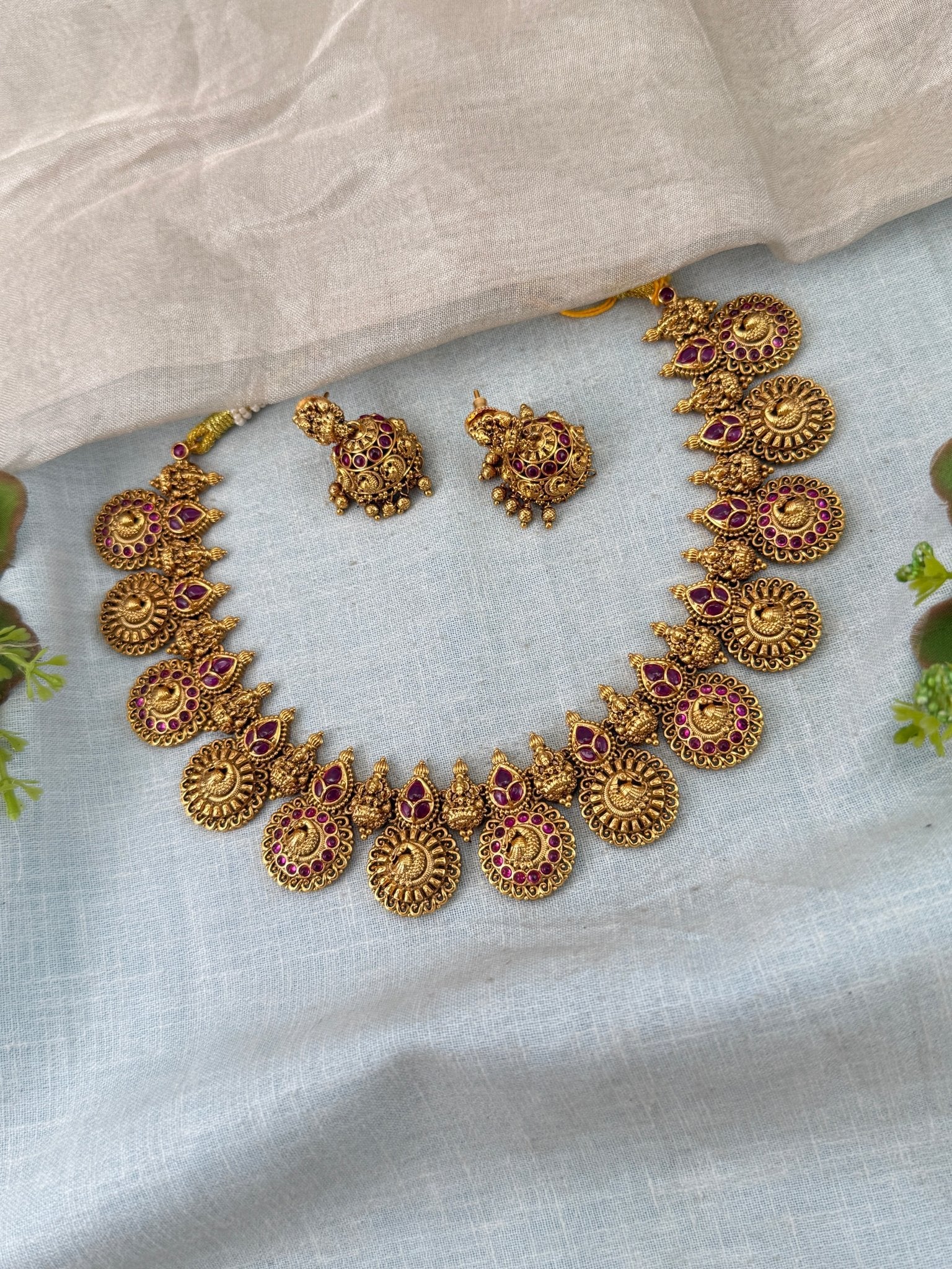 Royal Antique Short Necklace Set 1103 - Mahilas