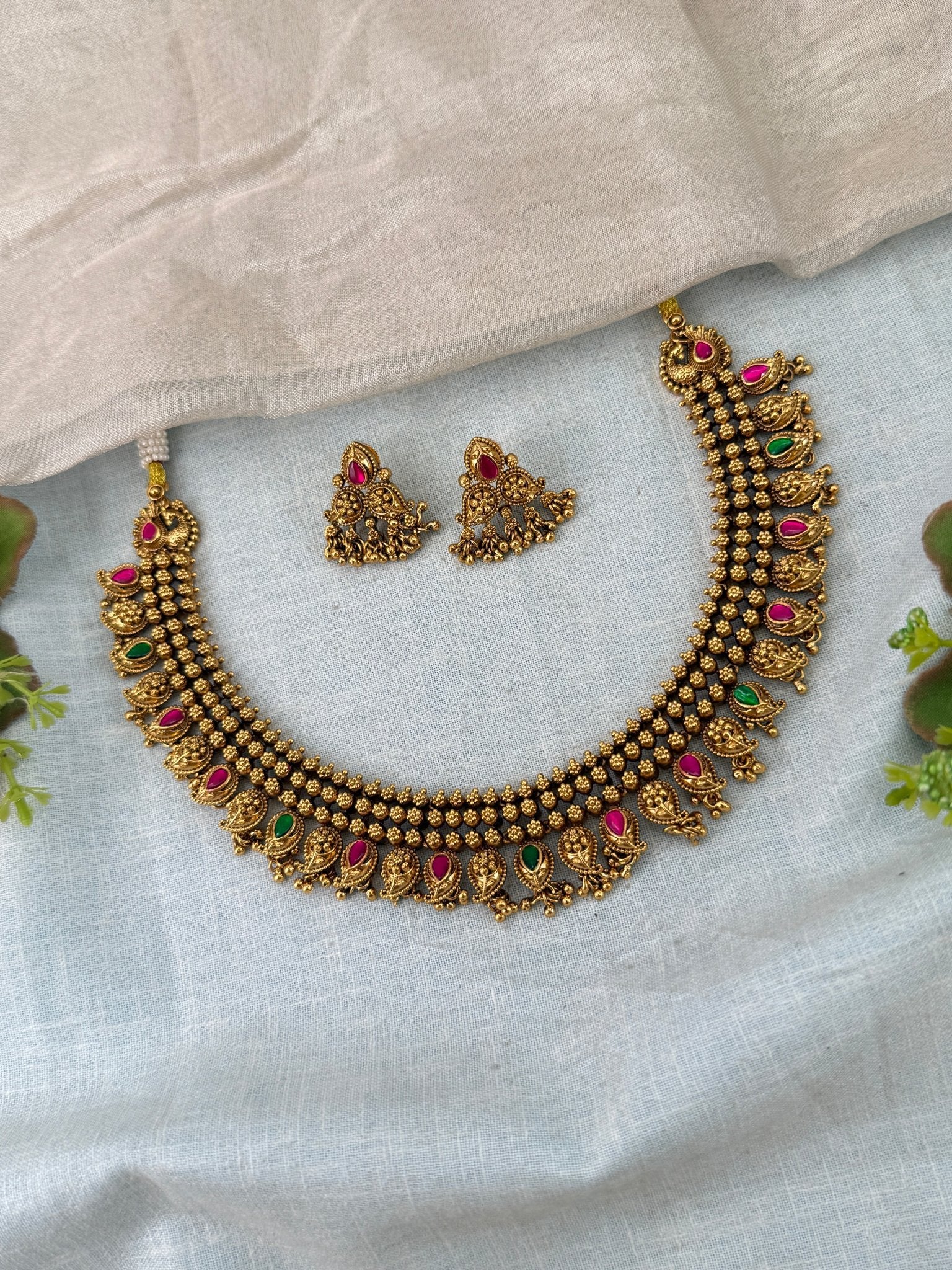 Royal Antique Short Necklace Set 1105 - Mahilas