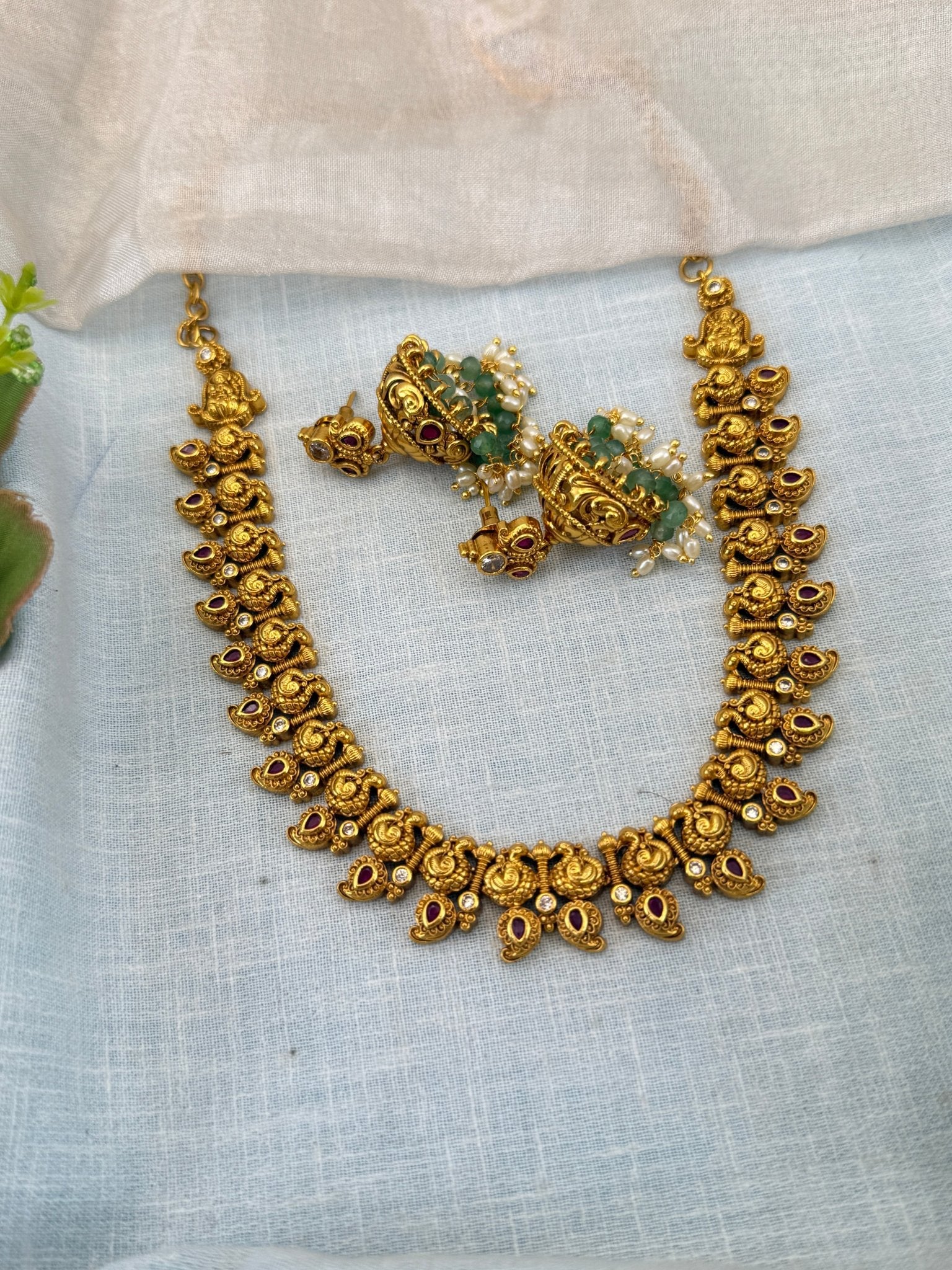 Royal Antique Short Necklace Set 1137 - Mahilas