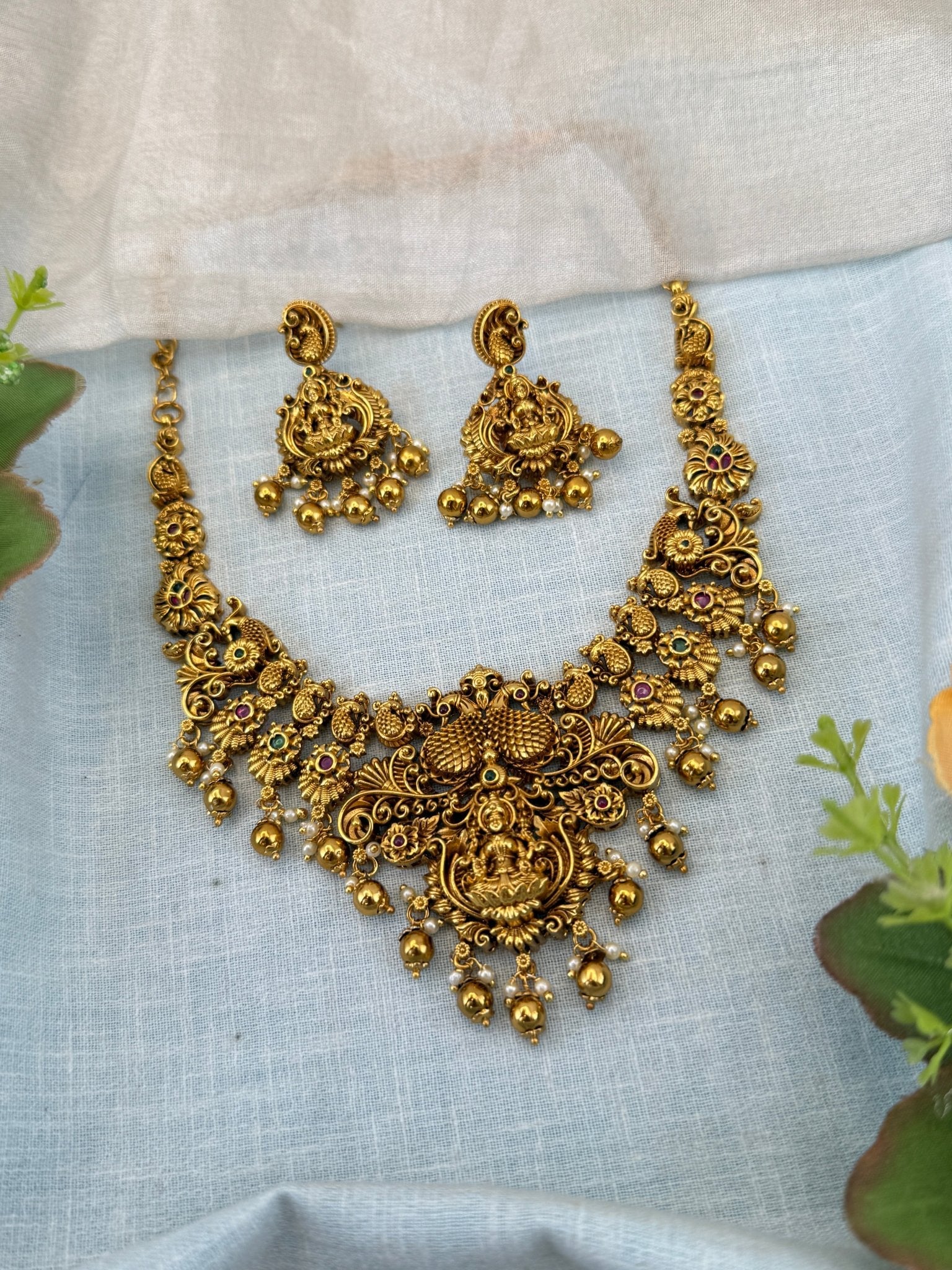 Royal Antique Short Necklace Set 1138 - Mahilas