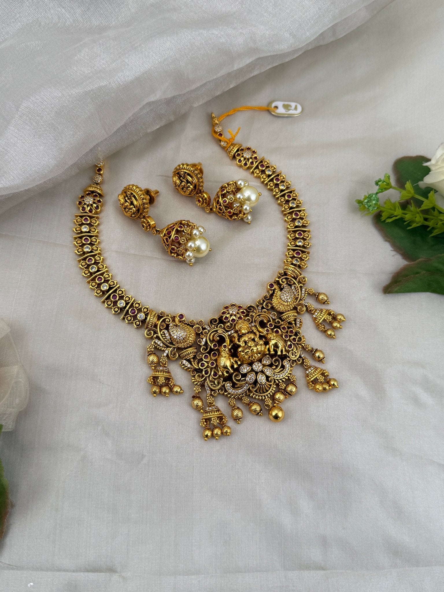 Royal Antique Short Necklace Set 652 - Mahilas
