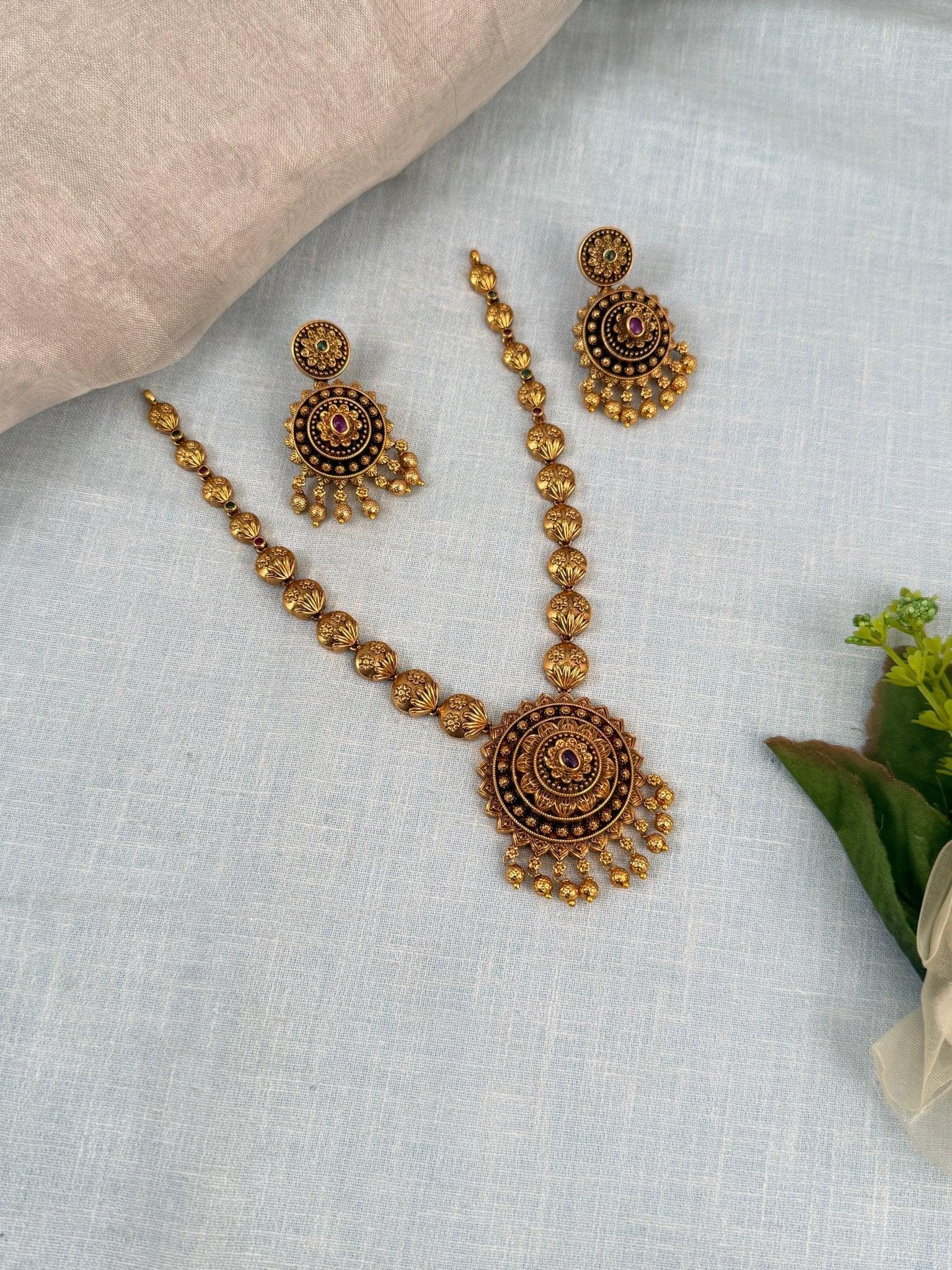 Royal Antique Short Necklace Set 659 - Mahilas