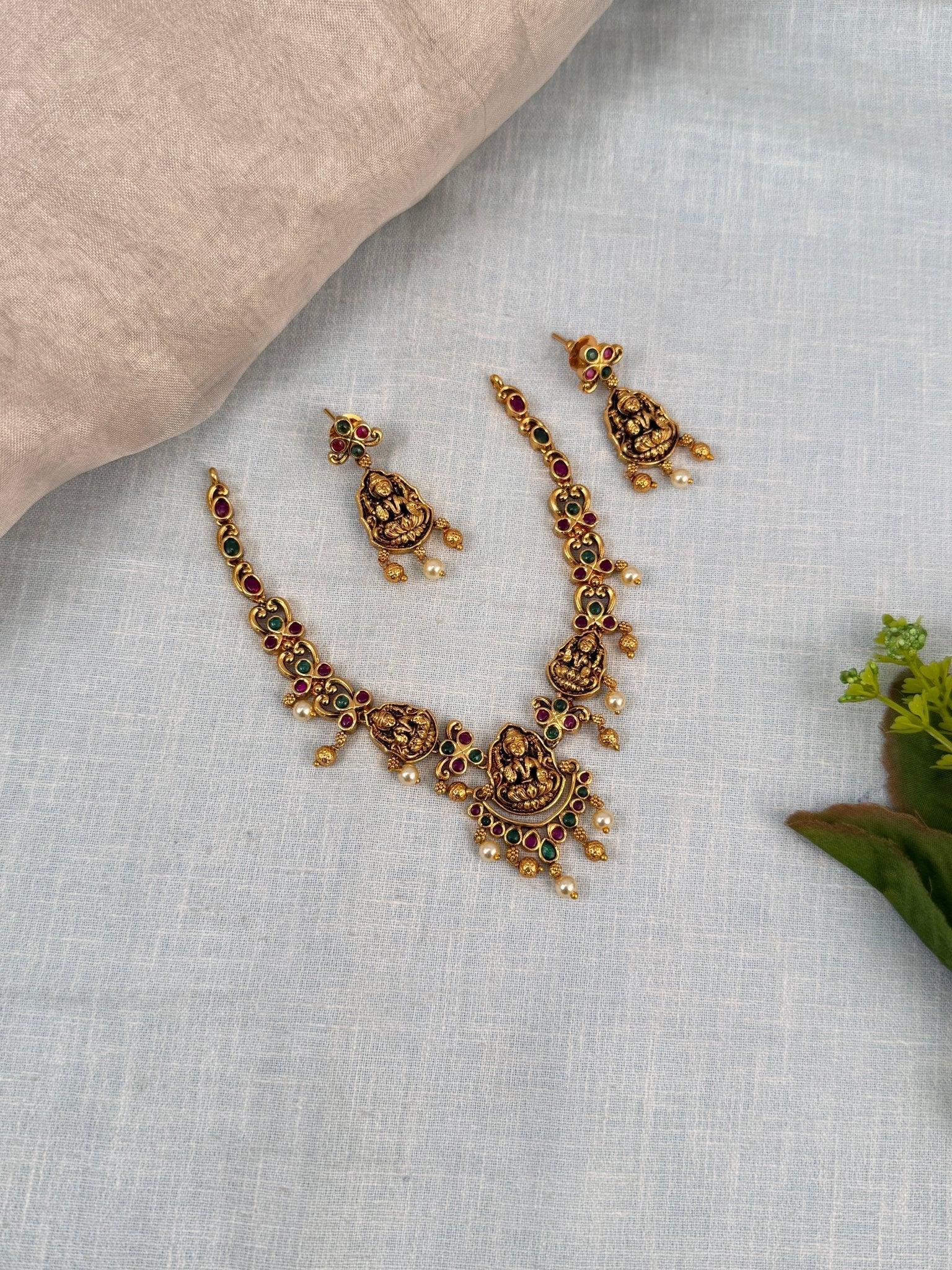 Royal Antique Short Necklace Set 661 - Mahilas