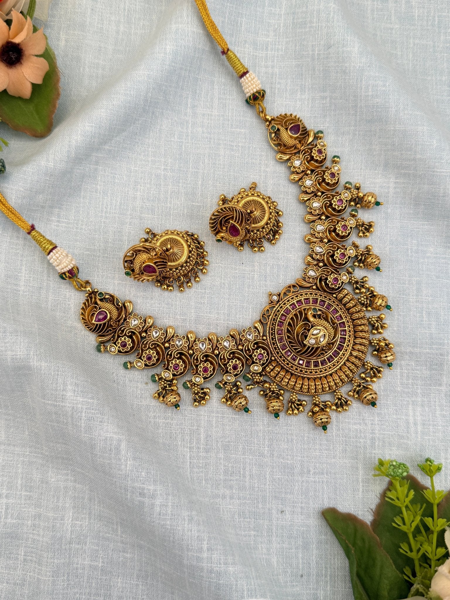 Royal Antique Short Necklace Set 717 - Mahilas