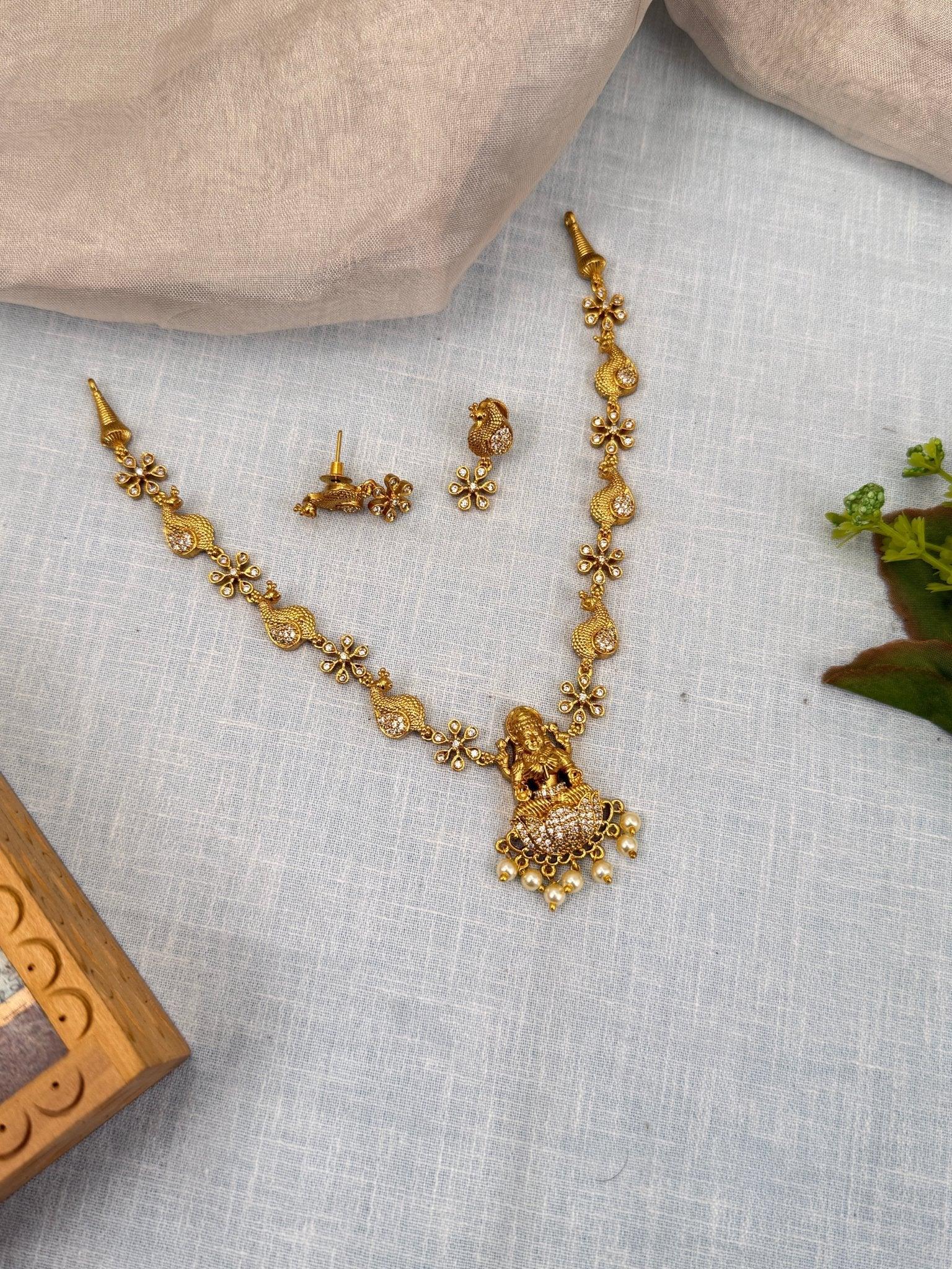 Royal Antique Short Necklace Set 732 - Mahilas