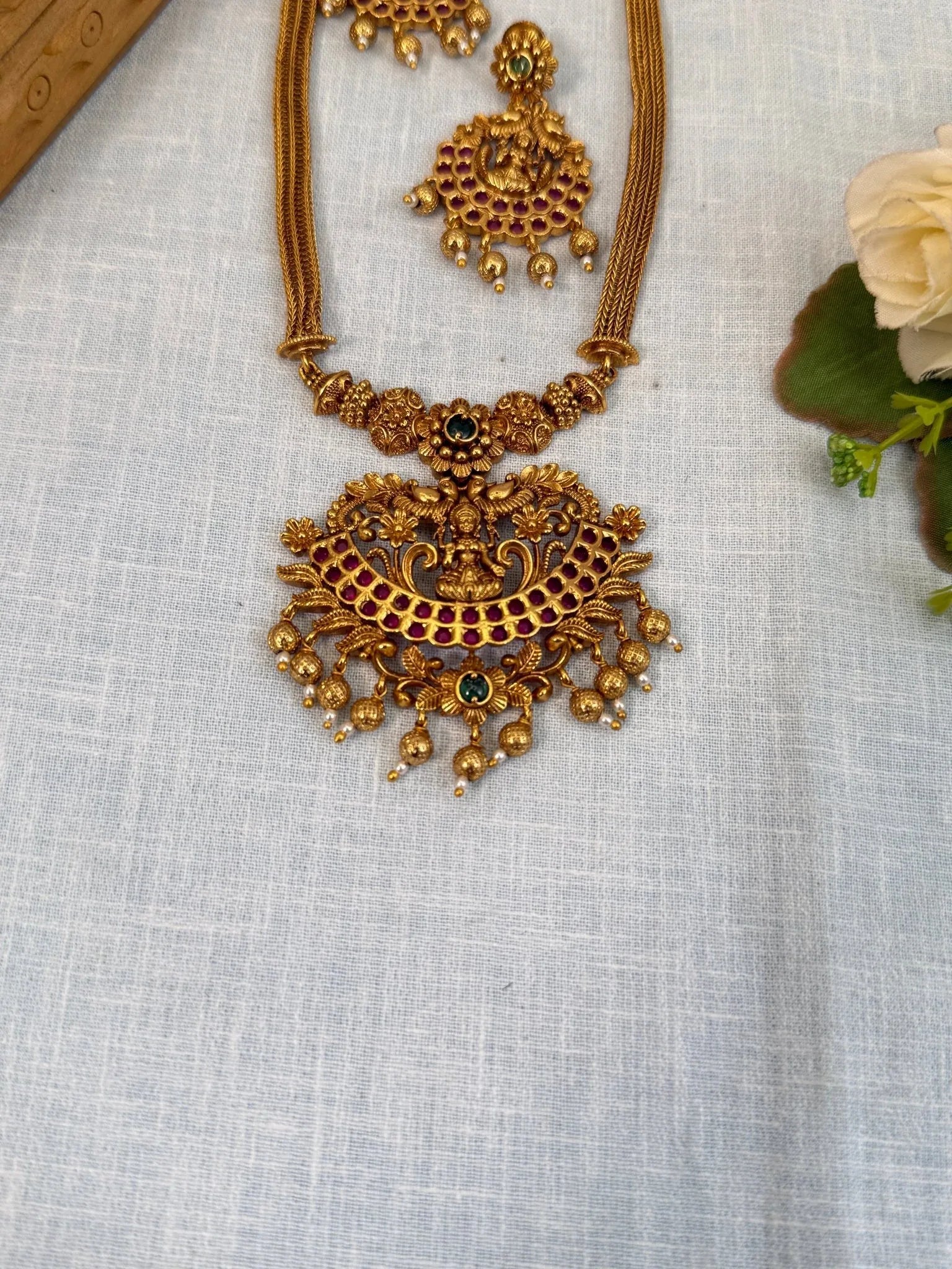 Royal Antique Short Necklace Set 832 - Mahilas