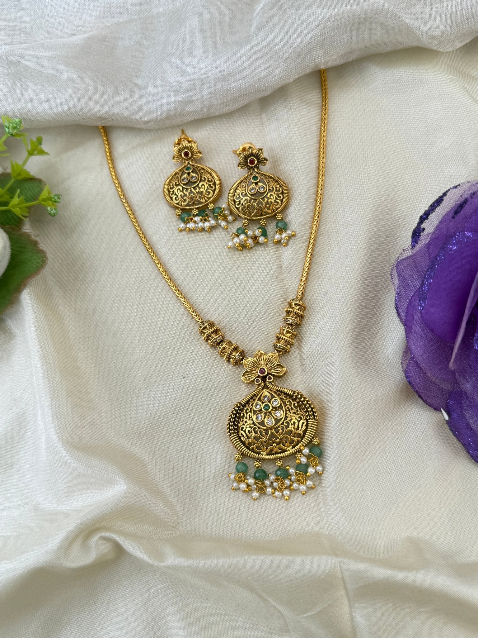 Royal Antique Short Pendant Necklace Set 1184 - Mahilas