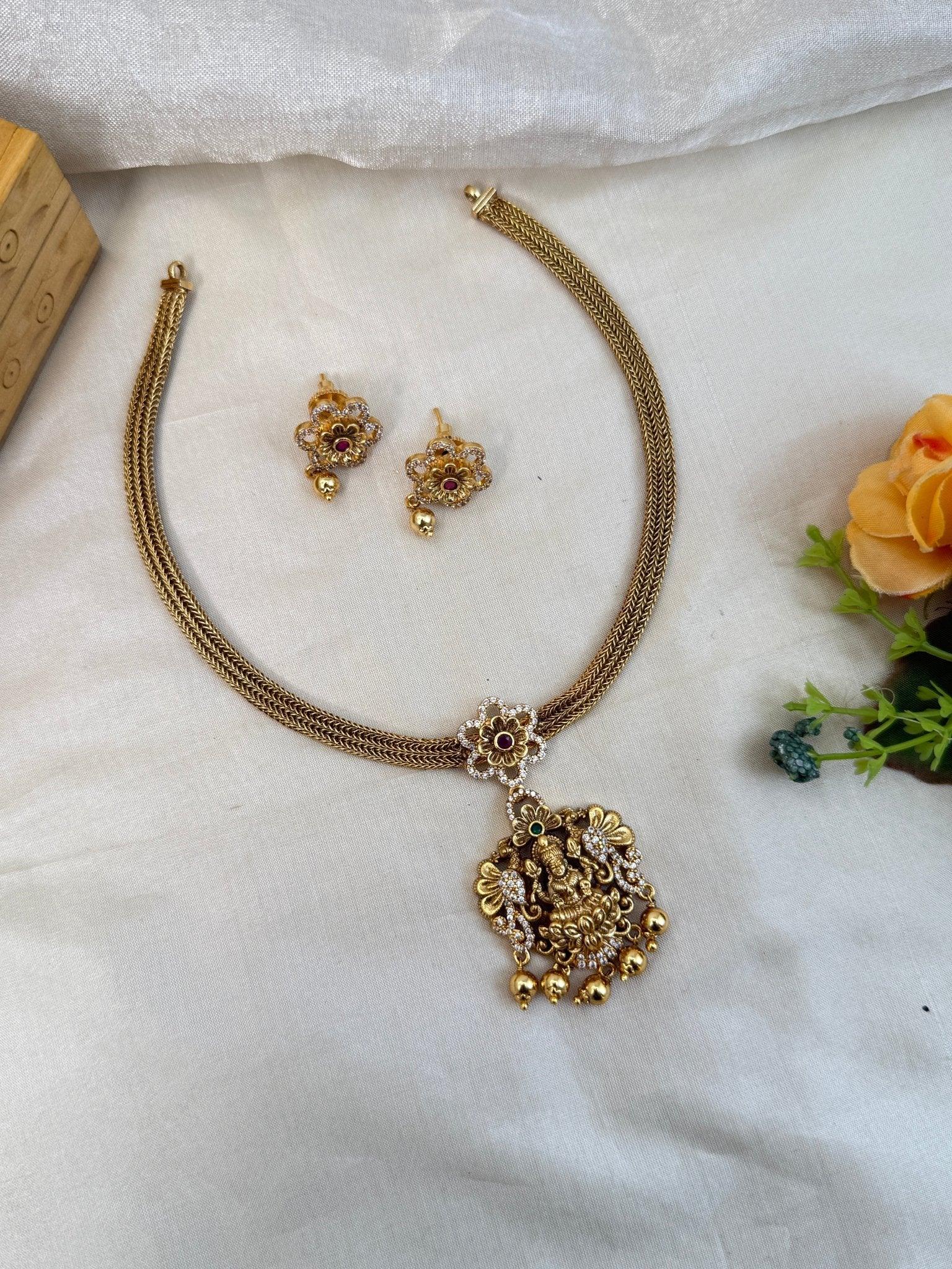 Royal Antique Short Pendant Necklace Set 847 - Mahilas