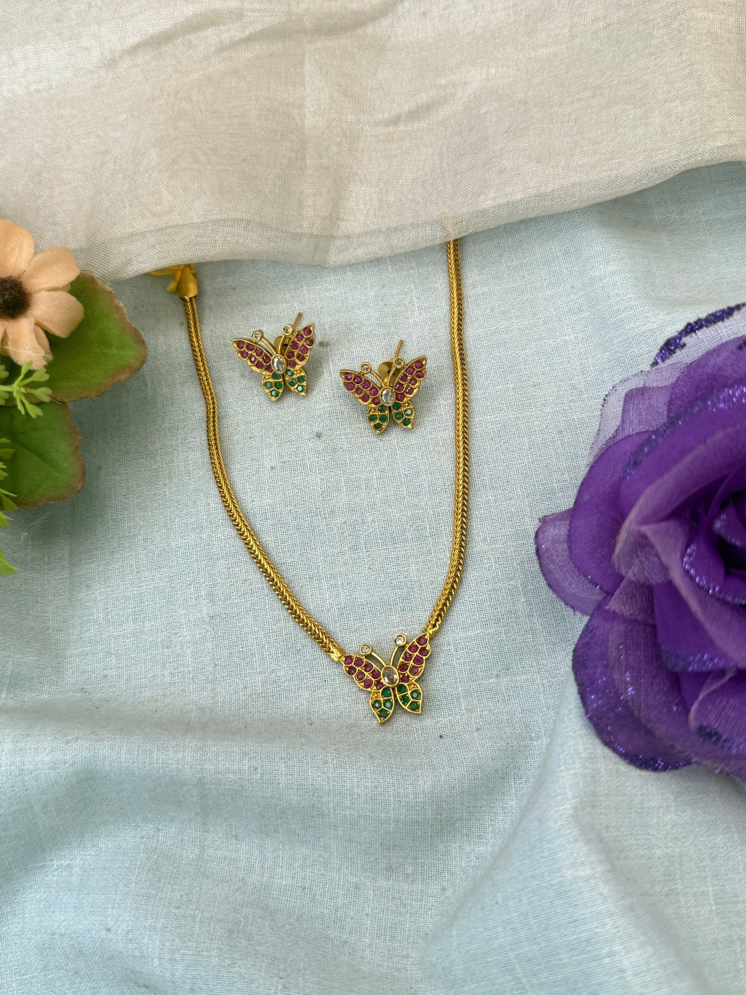 Royal Antique Simple Short Necklace Set 1064 - Mahilas
