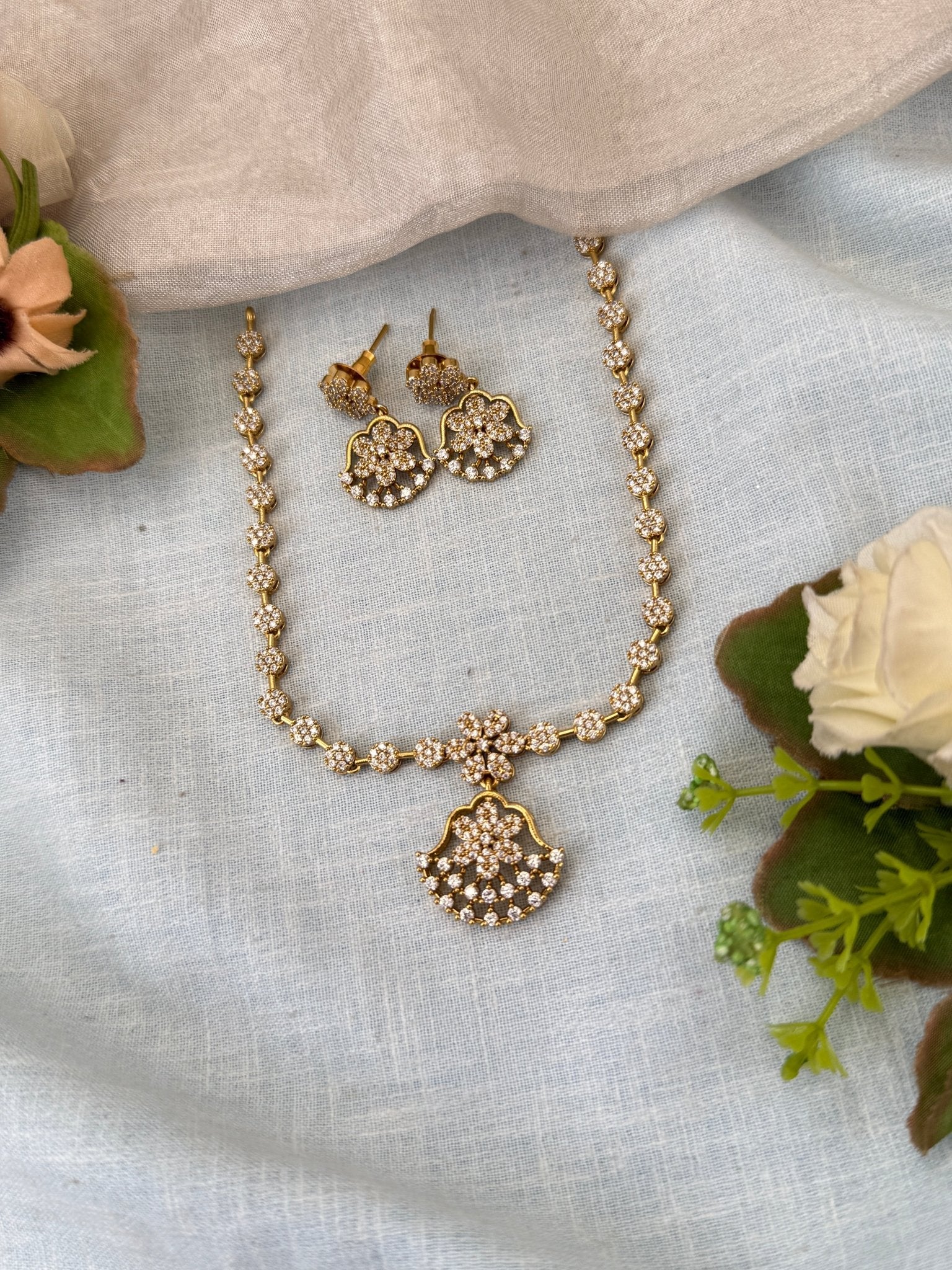 Royal Antique Simple Stone Short Necklace Set 0965 - Mahilas