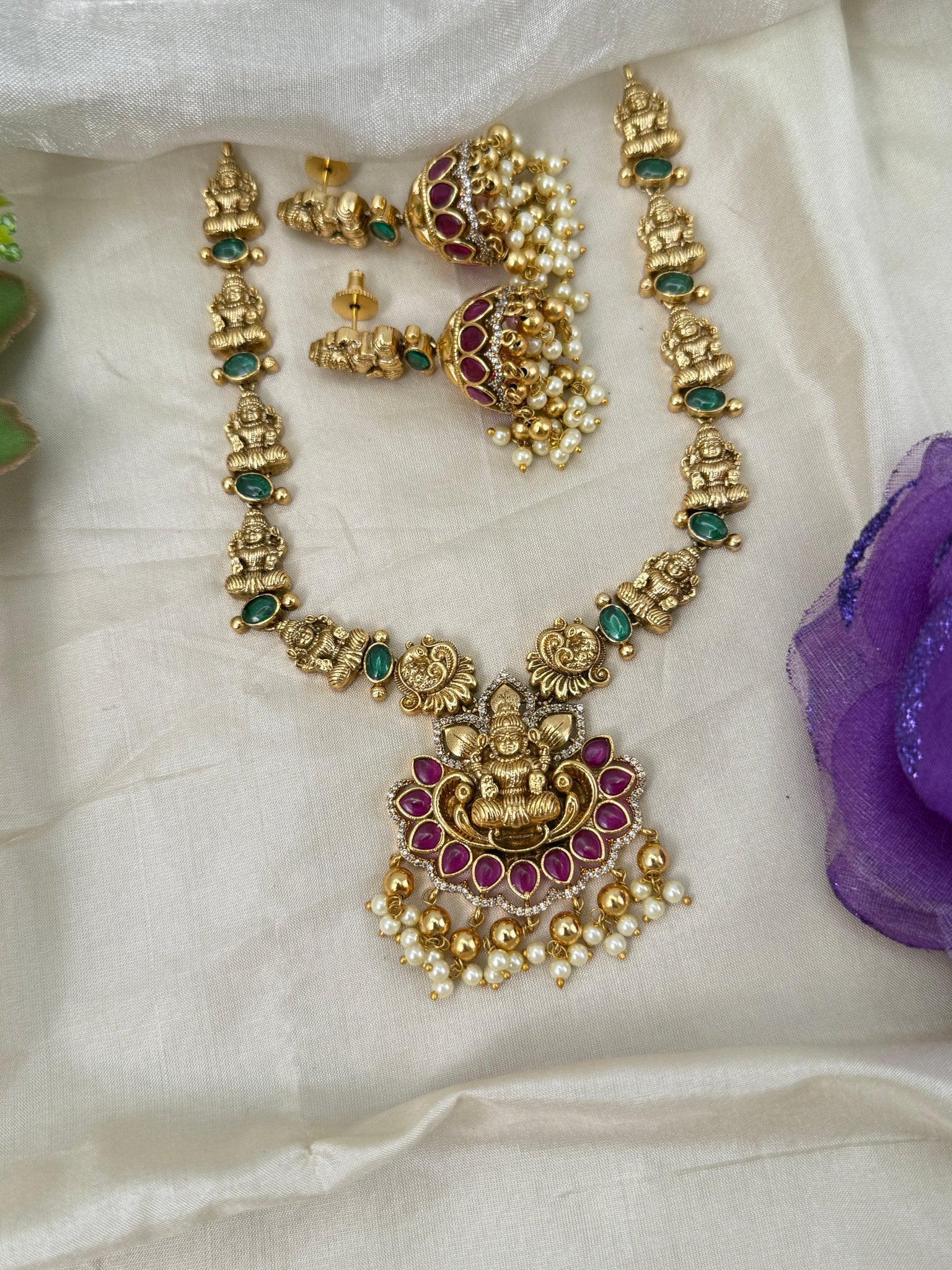 Royal Antique Stone Lakshmi Pendant Short Necklace Set 0652 - Mahilas