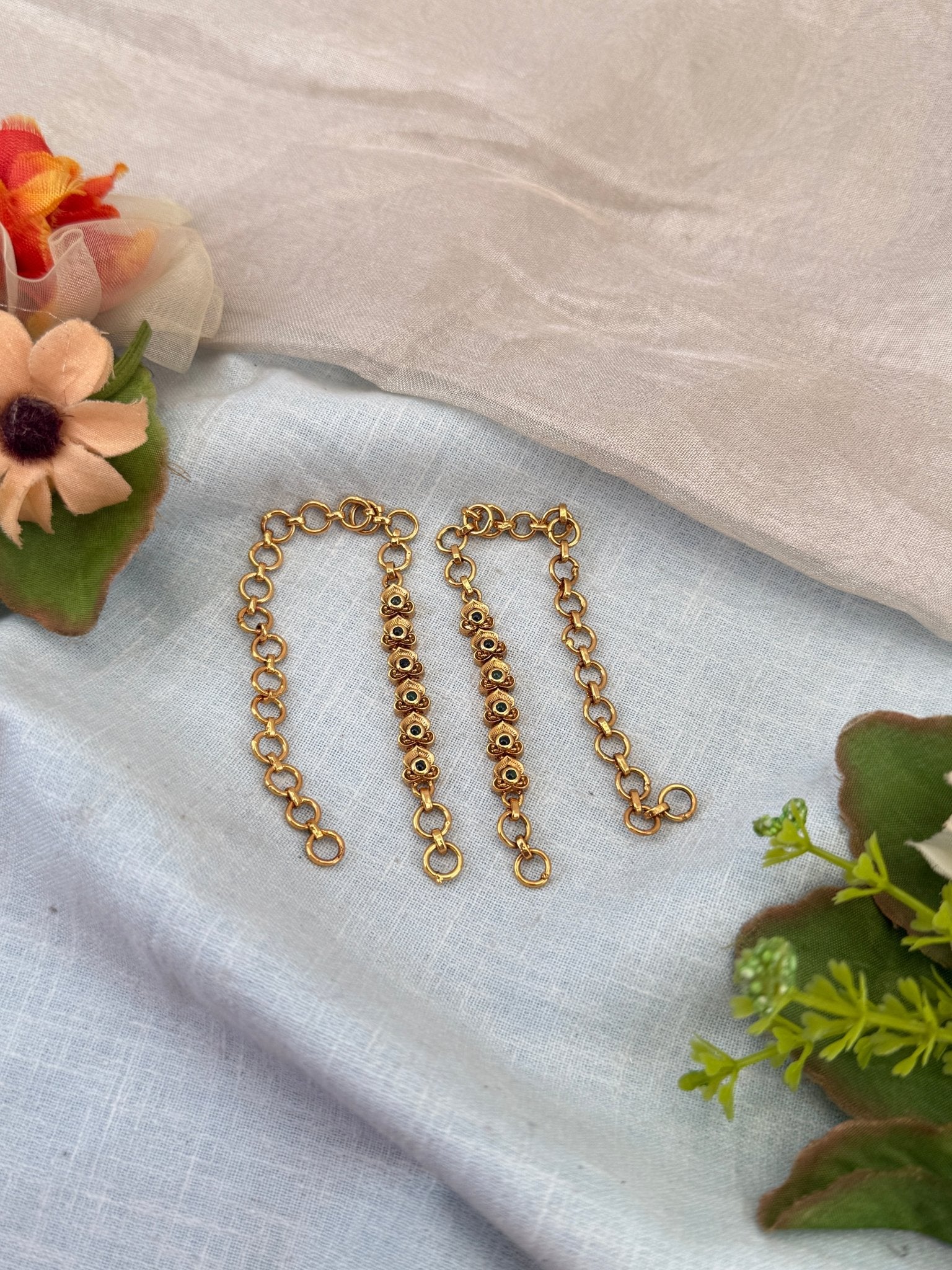 Royal Antique Straight Maatal Earchain 513 - Mahilas