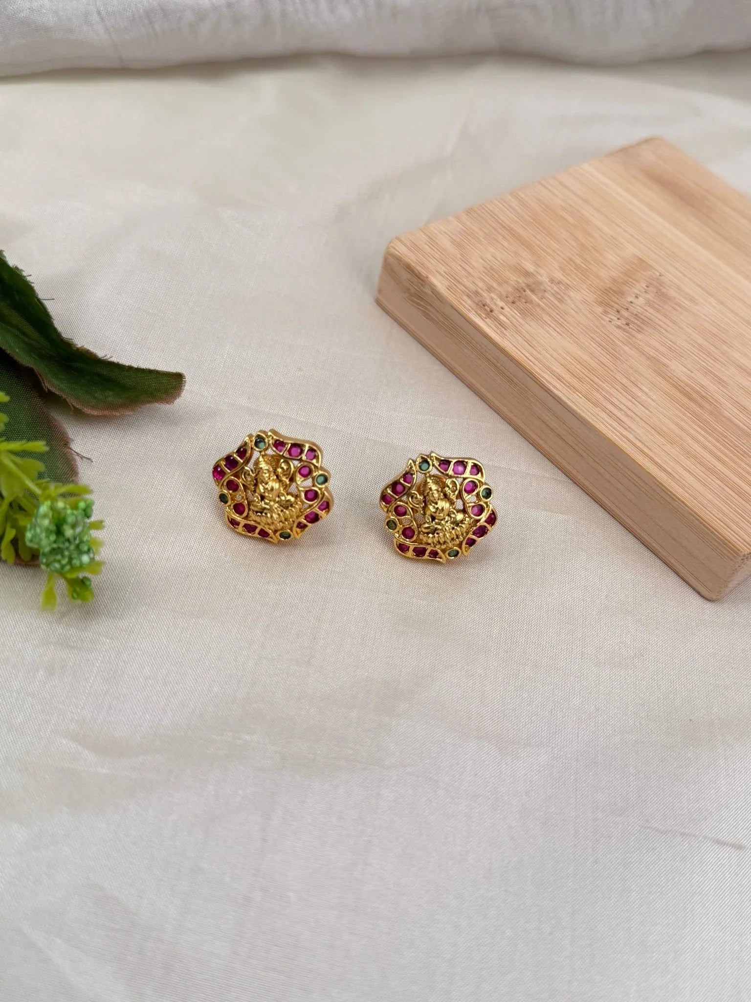 Royal Antique Stud Earrings 0430 - Mahilas