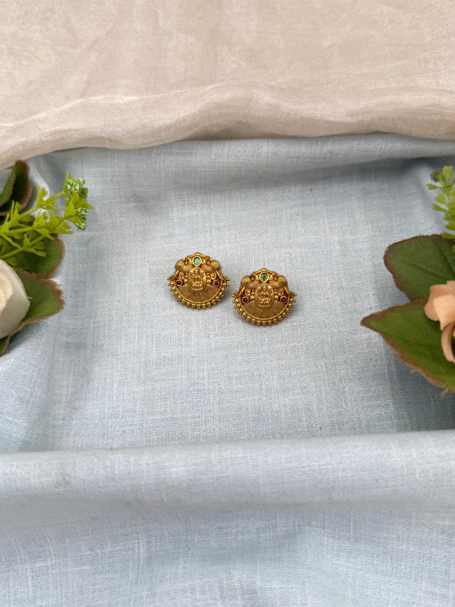 Royal Antique Stud Earrings 0922 - Mahilas