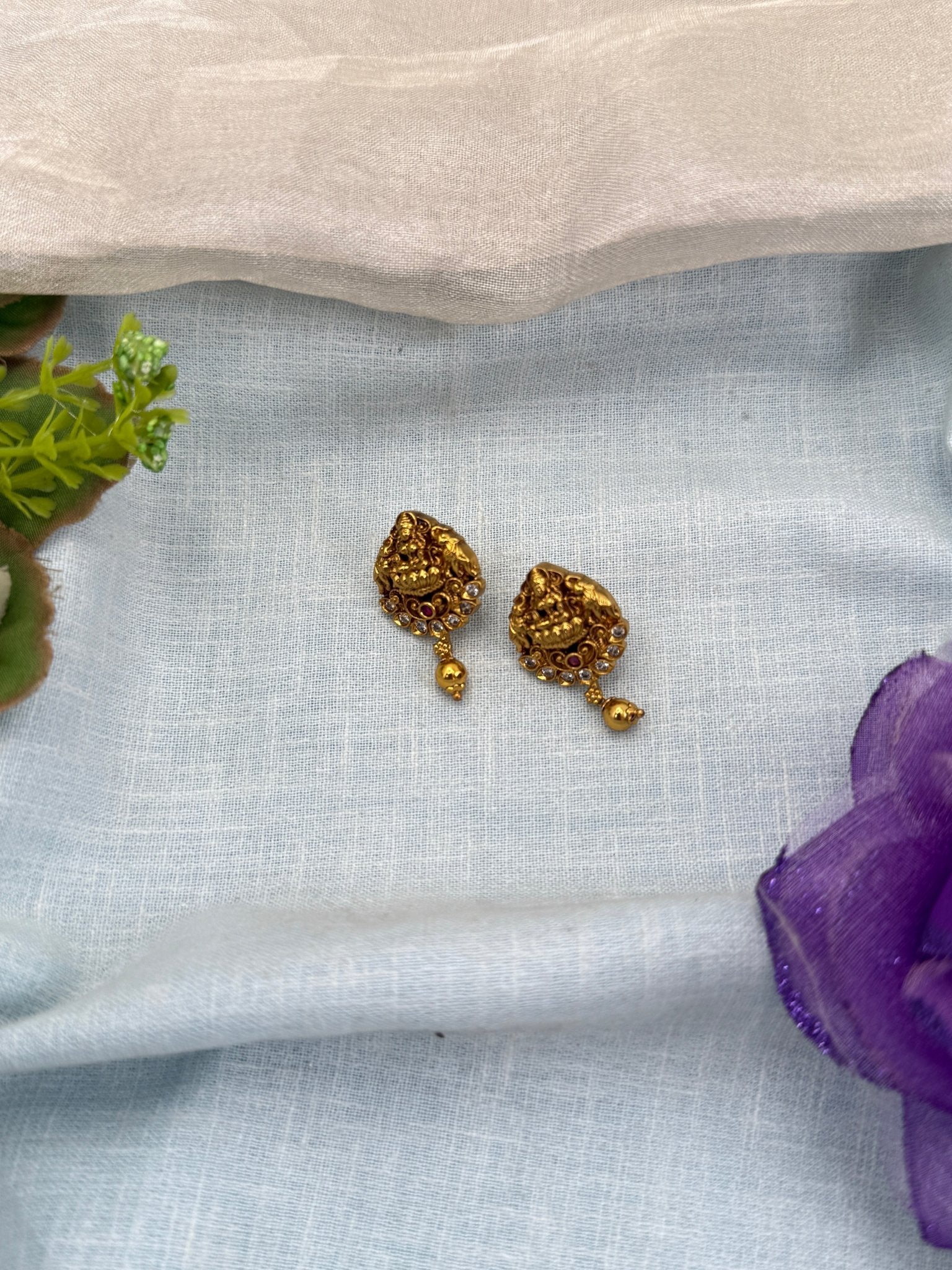 Royal Antique Stud Earrings 0942 - Mahilas