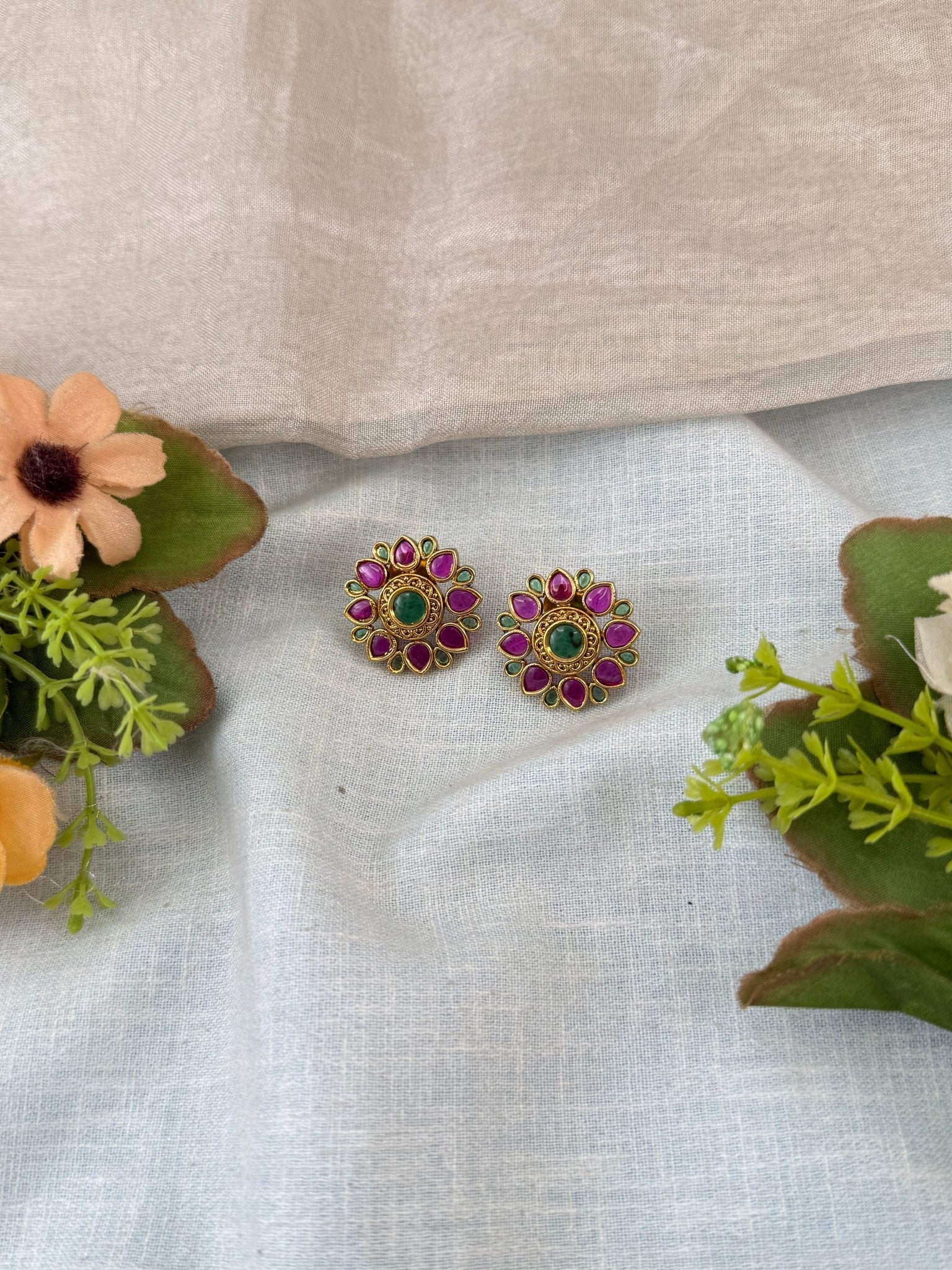 Royal Antique Stud Earrings 11108 - Mahilas
