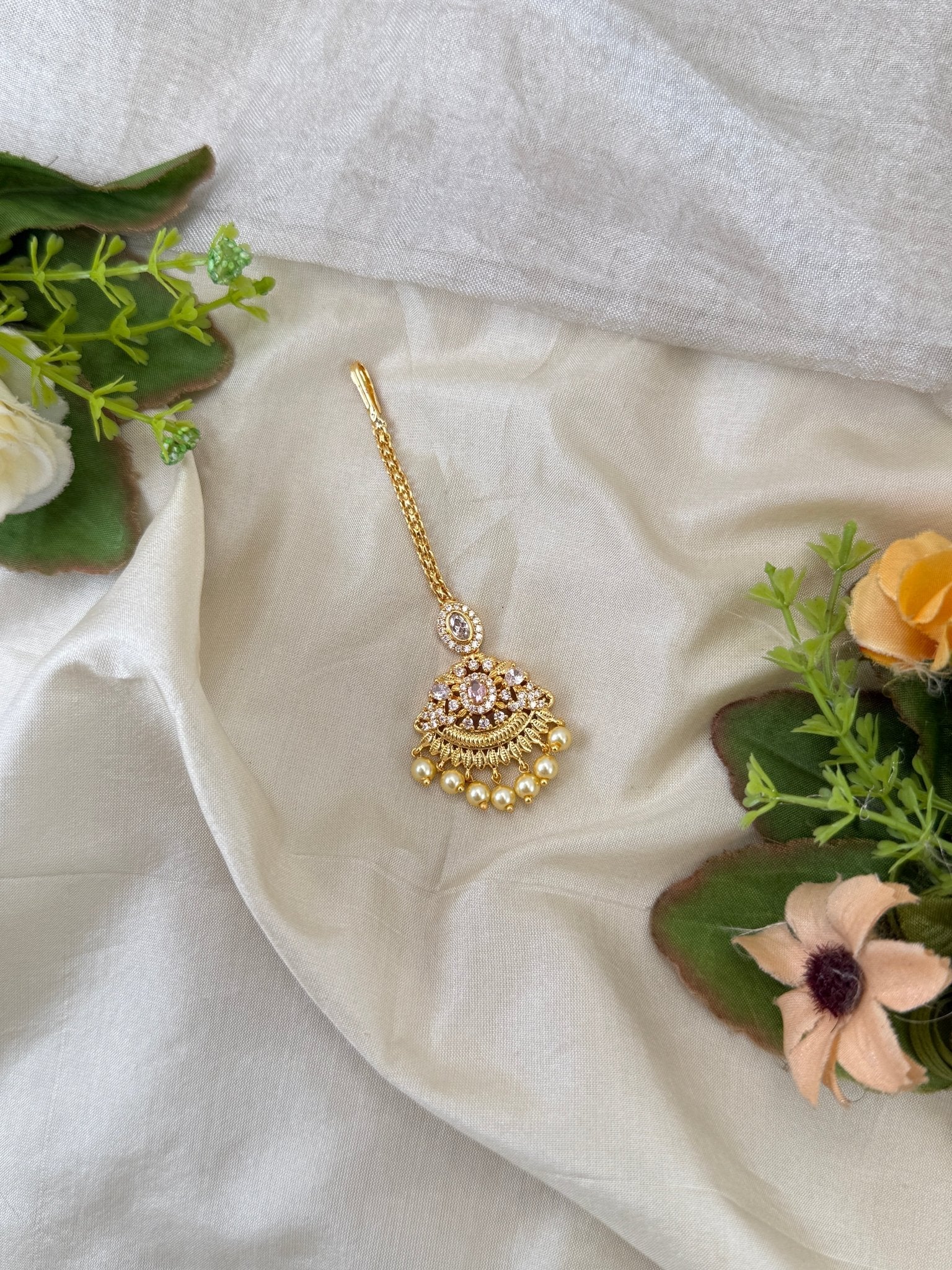 Royal Gold Stone Maang Tikka 677 - Mahilas