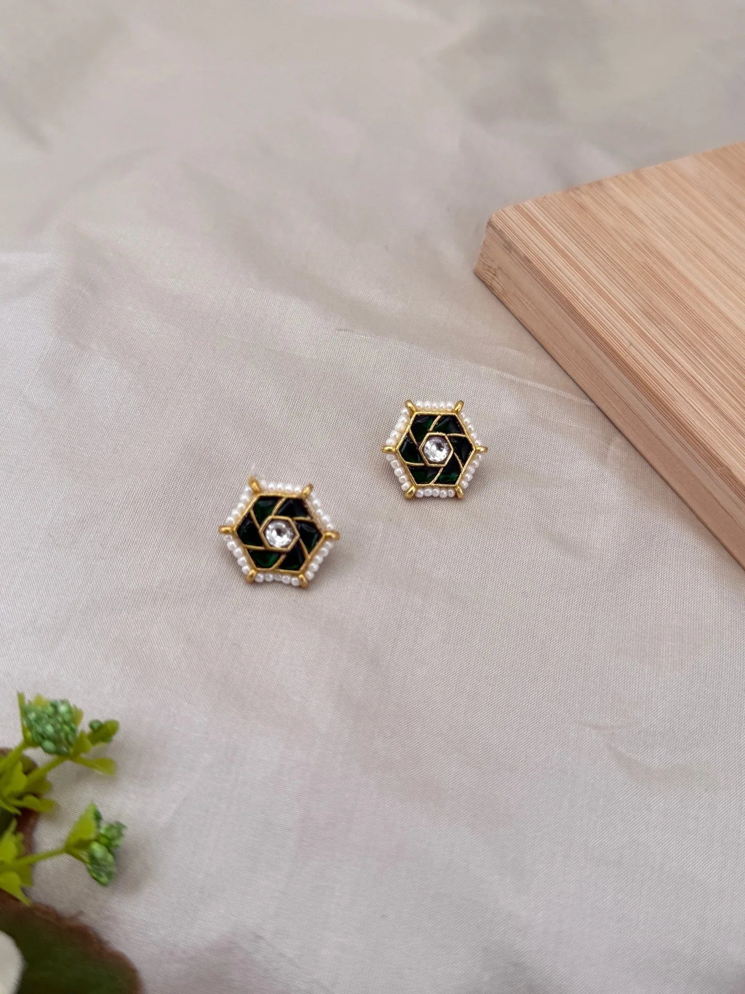 Royal Jadau Kundan Bugadi Earcuff 1261 - Mahilas